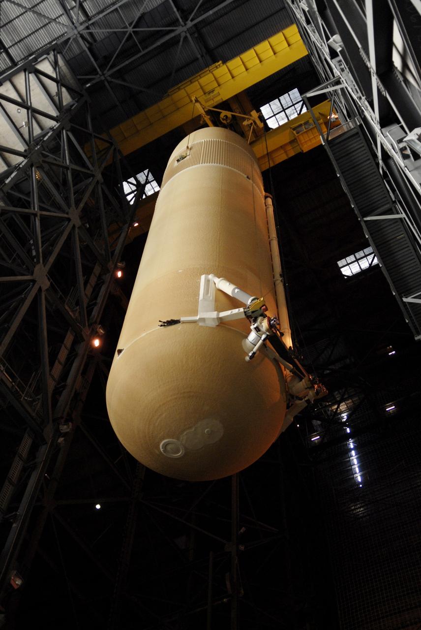 CAPE CANAVERAL, Fla. – In the Vehicle Assembly Building at NASA's Kennedy Space Center in Florida, external fuel tank ET-131 has been lifted into the upper levels and is moving above a high bay.  The fuel tank will be lowered onto a stand for checkout.  ET-131 will be used on space shuttle Endeavour's  STS-127 mission.  Payload for the mission is the Japanese Experiment Module's Experiment Logistics Module-Exposed Section, or ELM-ES.  Launch is targeted for June.  Photo credit: NASA/Kim Shiflett