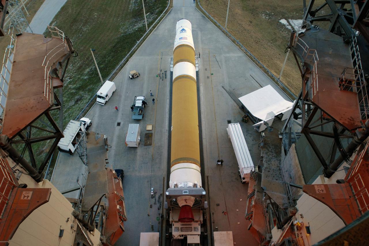 CAPE CANAVERAL, Fla. – Viewed from an upper level of the mobile service tower on Launch Pad 37 at Cape Canaveral Air Force Station in Florida, the GOES-O and Delta IV second stage is in position below. They will be raised to vertical and moved into the tower. GOES–O is one of a series of Geostationary Operational Environmental Satellites. The multi-mission GOES series N-P will be a vital contributor to weather, solar and space operations and science. NASA and the National Oceanic and Atmospheric Administration, or NOAA, are actively engaged in a cooperative program to expand the existing GOES system with the launch of the GOES N-P satellites. Launch of the GOES-O is targeted for no earlier than April 2009. Photo credit: NASA/Jim Grossmann