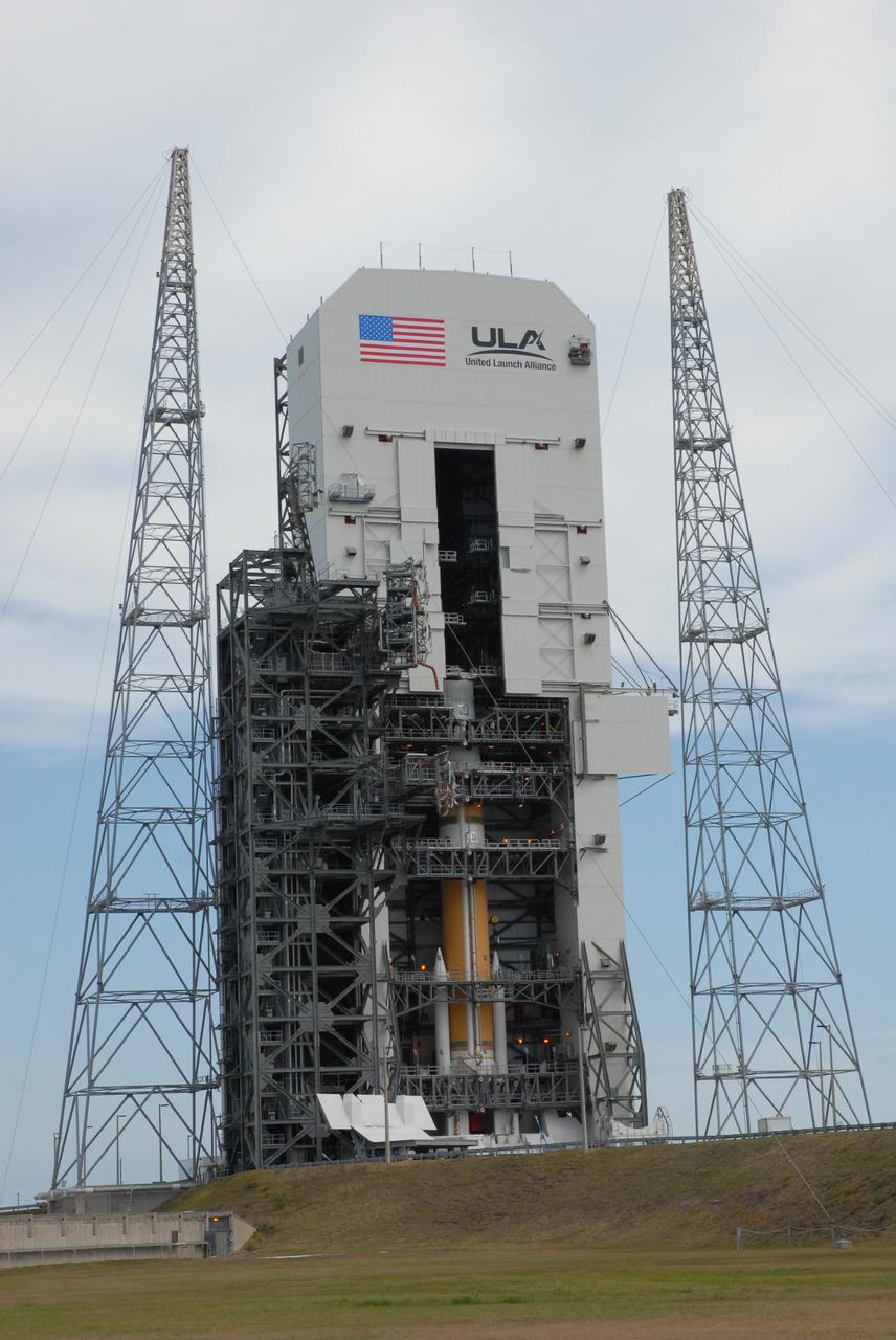 CAPE CANAVERAL, Fla. – On Launch Pad 37 at Cape Canaveral Air Force Station in Florida, the Delta IV launch vehicle for the GOES-O spacecraft stands in the mobile service tower flanked by its two solid rocket boosters. GOES–O is one of a series of Geostationary Operational Environmental Satellites. The multi-mission GOES series N-P will be a vital contributor to weather, solar and space operations and science. NASA and the National Oceanic and Atmospheric Administration, or NOAA, are actively engaged in a cooperative program to expand the existing GOES system with the launch of the GOES N-P satellites. Launch of the GOES-O is targeted for no earlier than April 2009. Photo credit: NASA/Jack Pfaller