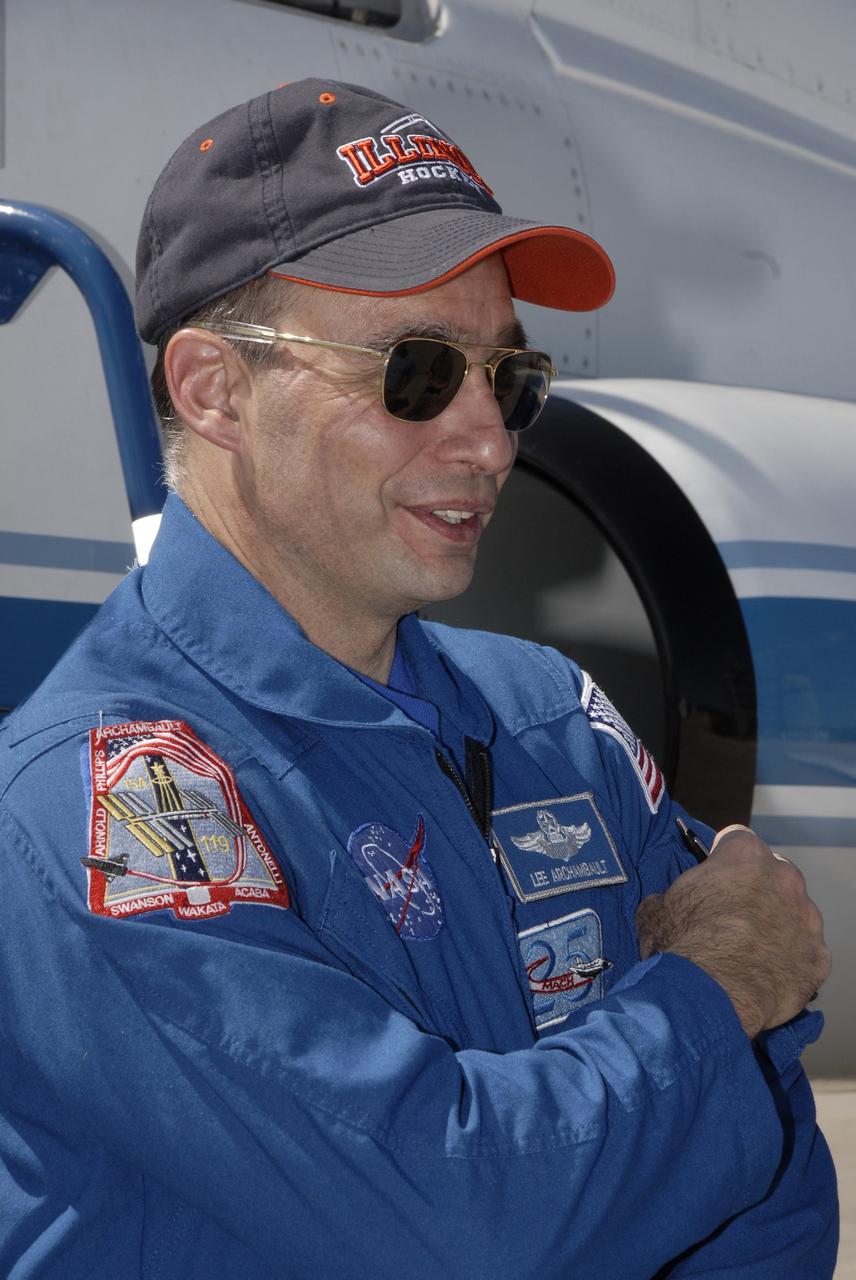 CAPE CANAVERAL, Fla. – Astronaut Lee Archambault, the commander for space shuttle Discovery's STS-119 mission, arrives at NASA's Kennedy Space Center in Florida to prepare for launch. STS-119 is the 125th space shuttle flight and the 28th flight to the International Space Station. Discovery and its crew will deliver the final set of large power-generating solar array wings and integrated truss structure, S6, to the space station. The mission includes four spacewalks. Launch is scheduled for March 11 at 9:20 p.m. EDT. Photo credit: NASA/Kim Shiflett