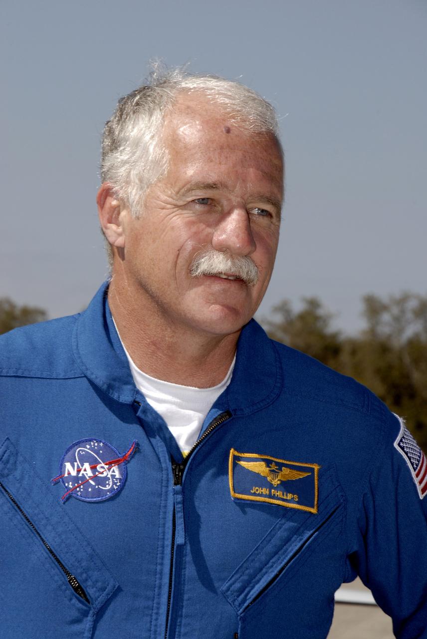 CAPE CANAVERAL, Fla. – Astronaut John Phillips, a mission specialist for space shuttle Discovery's STS-119 mission, arrives at NASA's Kennedy Space Center in Florida to prepare for launch. STS-119 is the 125th space shuttle flight and the 28th flight to the International Space Station. Discovery and its crew will deliver the final set of large power-generating solar array wings and integrated truss structure, S6, to the space station. The mission includes four spacewalks. Launch is scheduled for March 11 at 9:20 p.m. EDT. Photo credit: NASA/Kim Shiflett