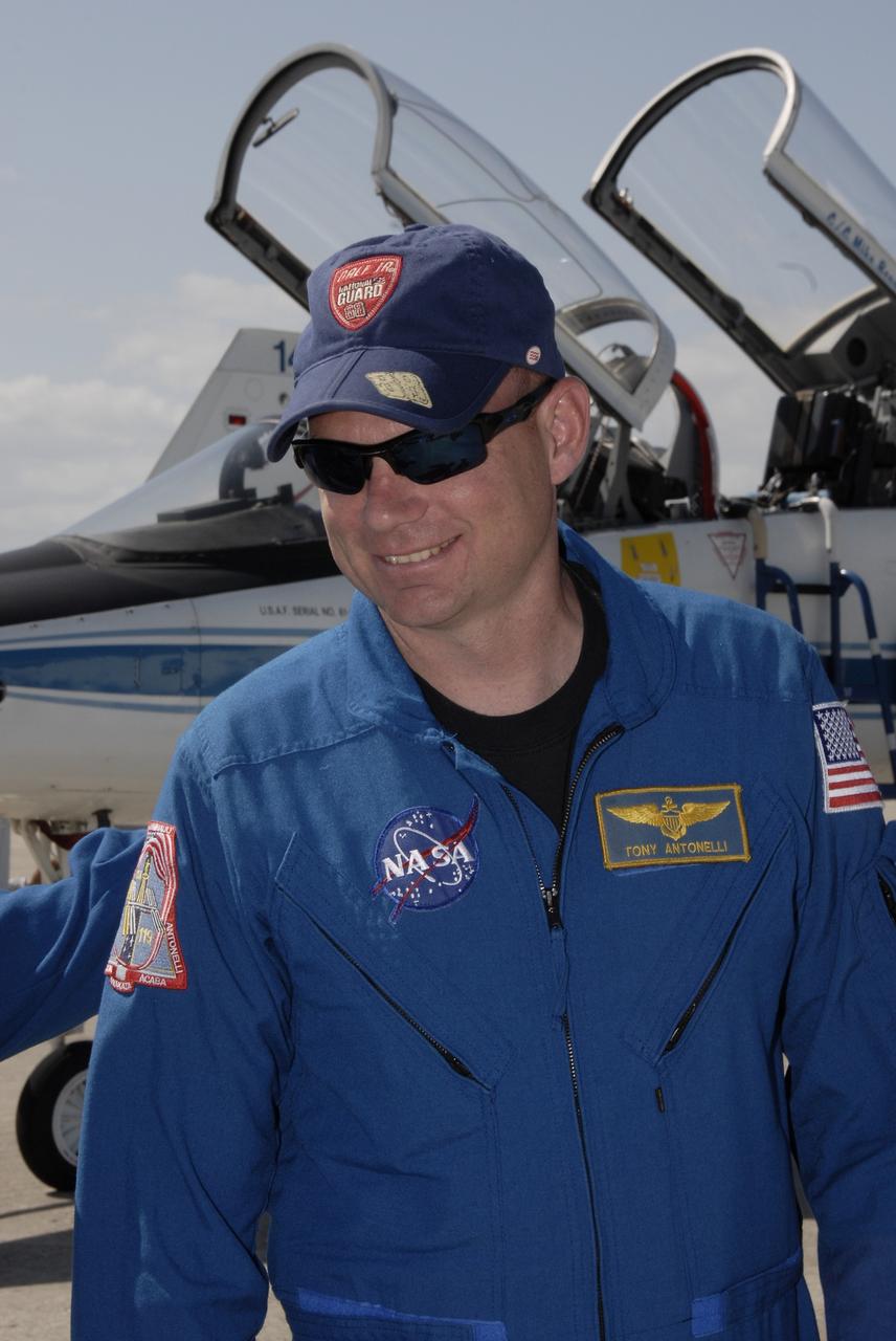 CAPE CANAVERAL, Fla. – Astronaut Tony Antonelli, pilot for space shuttle Discovery's STS-119 mission, arrives at NASA's Kennedy Space Center in Florida to prepare for launch. STS-119 is the 125th space shuttle flight and the 28th flight to the International Space Station. Discovery and its crew will deliver the final set of large power-generating solar array wings and integrated truss structure, S6, to the space station. The mission includes four spacewalks. Launch is scheduled for March 11 at 9:20 p.m. EDT. Photo credit: NASA/Kim Shiflett