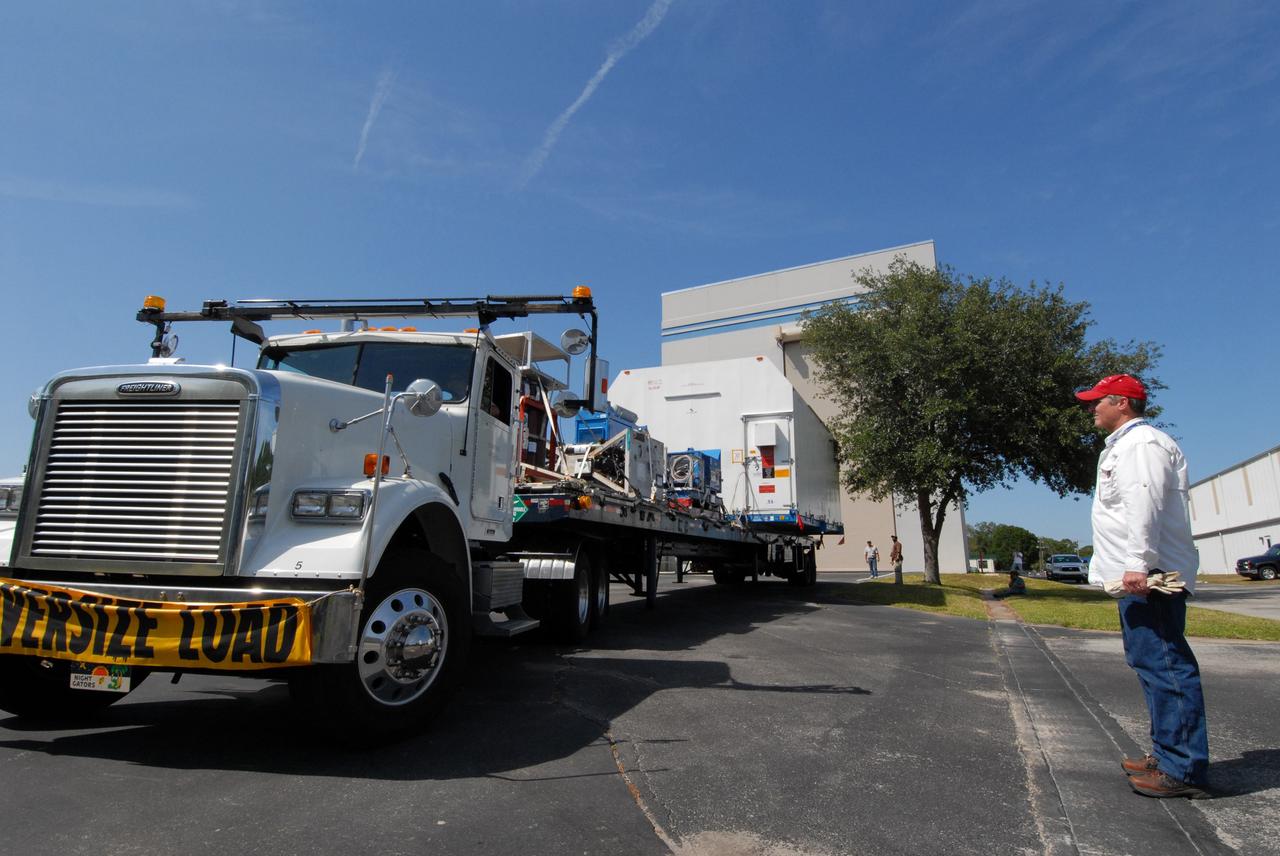 CAPE CANAVERAL, Fla. –  The STSS Demonstrator SV-2spacecraft arrives at the Astrotech payload processing facility in Titusville, Fla.   The spacecraft is a midcourse tracking technology demonstrator, part of an evolving ballistic missile defense system. STSS is capable of tracking objects after boost phase and provides trajectory information to other sensors. It will be launched by NASA for the Missile Defense Agency in late summer.  Photo credit: NASA/Jack Pfaller  (Approved for Public Release 09-MDA-4616 [27 May 09])