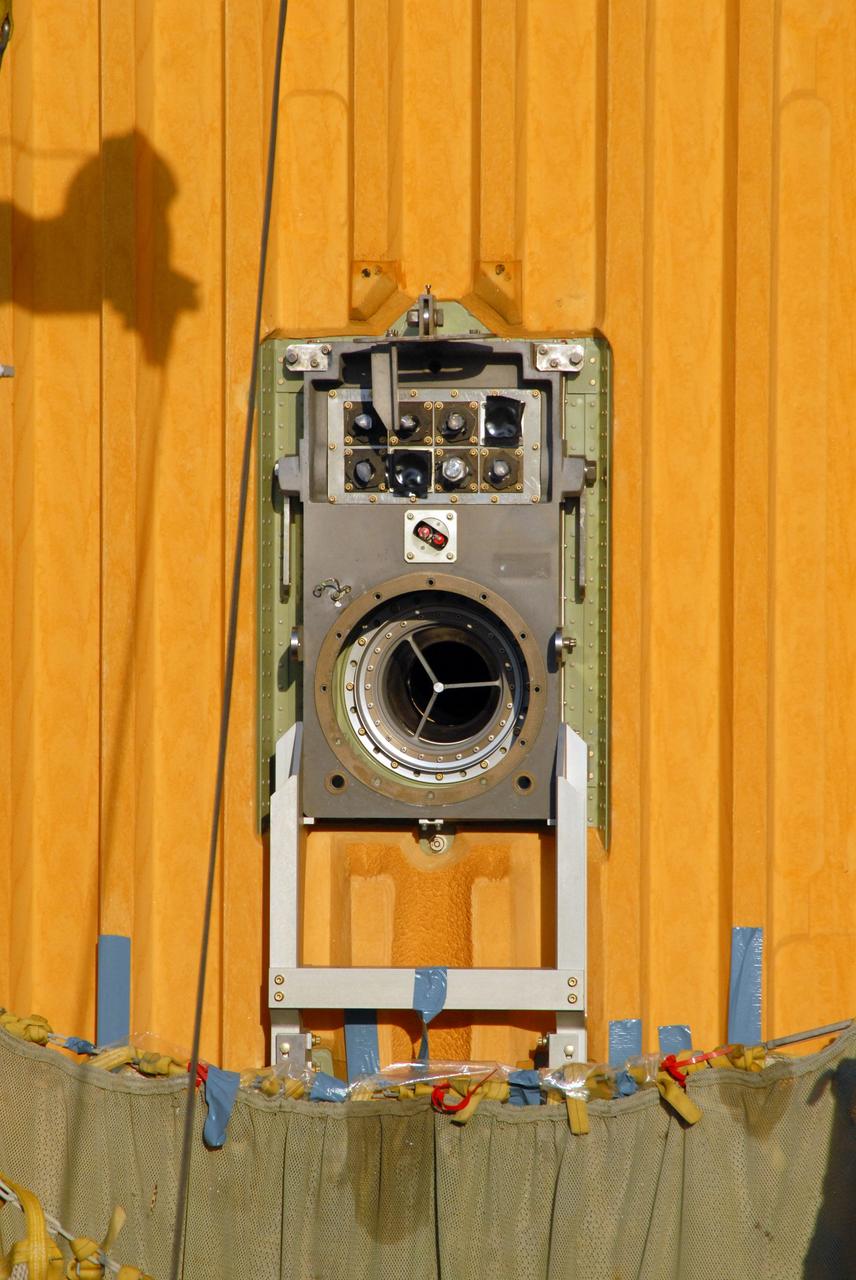 CAPE CANAVERAL, Fla. – Seen in the photo is the Ground Umbilical Carrier Plate, or GUCP, on space shuttle Endeavour's external fuel tank. Workers have removed the 7-inch quick disconnect to change out seals in the internal connection points. A leak of hydrogen at the location during tanking June 12 for the STS-127 mission caused the mission to be scrubbed at 12:26 a.m. June 13. The GUCP is the overboard vent to the pad and the flare stack where the vented hydrogen is burned off. Endeavour is scheduled to launch on its STS-127 mission on June 17 at 5:40 a.m. EDT. Photo credit: NASA/Tim Jacobs