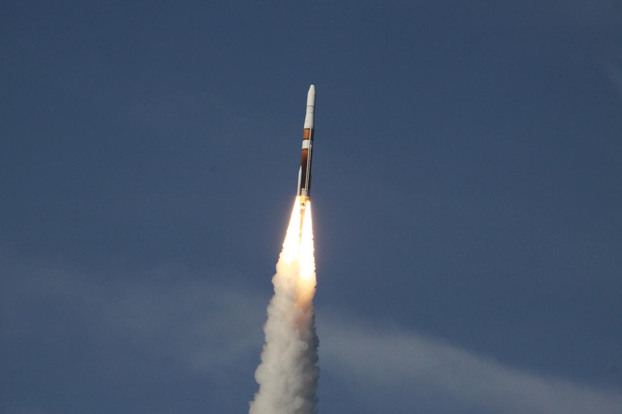 CAPE CANAVERAL, Fla. – A Delta IV rocket roars into the sky with the GOES-O satellite aboard.  Liftoff was at 6:51 p.m. EDT from Launch Complex 37 at Cape Canaveral Air Force Station in Florida. The first attempt to launch GOES-O, on June 26, was scrubbed due to thunderstorms in the vicinity of Cape Canaveral. The latest Geostationary Operational Environmental Satellite, GOES-O was developed by NASA for the National Oceanic and Atmospheric Administration, or NOAA. Each of the GOES satellites continuously provides observations of 60 percent of the Earth including the continental United States, providing weather monitoring and forecast operations as well as a continuous and reliable stream of environmental information and severe weather warnings. Once in orbit, GOES-O will be designated GOES-14, and NASA will provide on-orbit checkout and then transfer operational responsibility to NOAA.    Photo credit: NASA/Jack Pfaller
