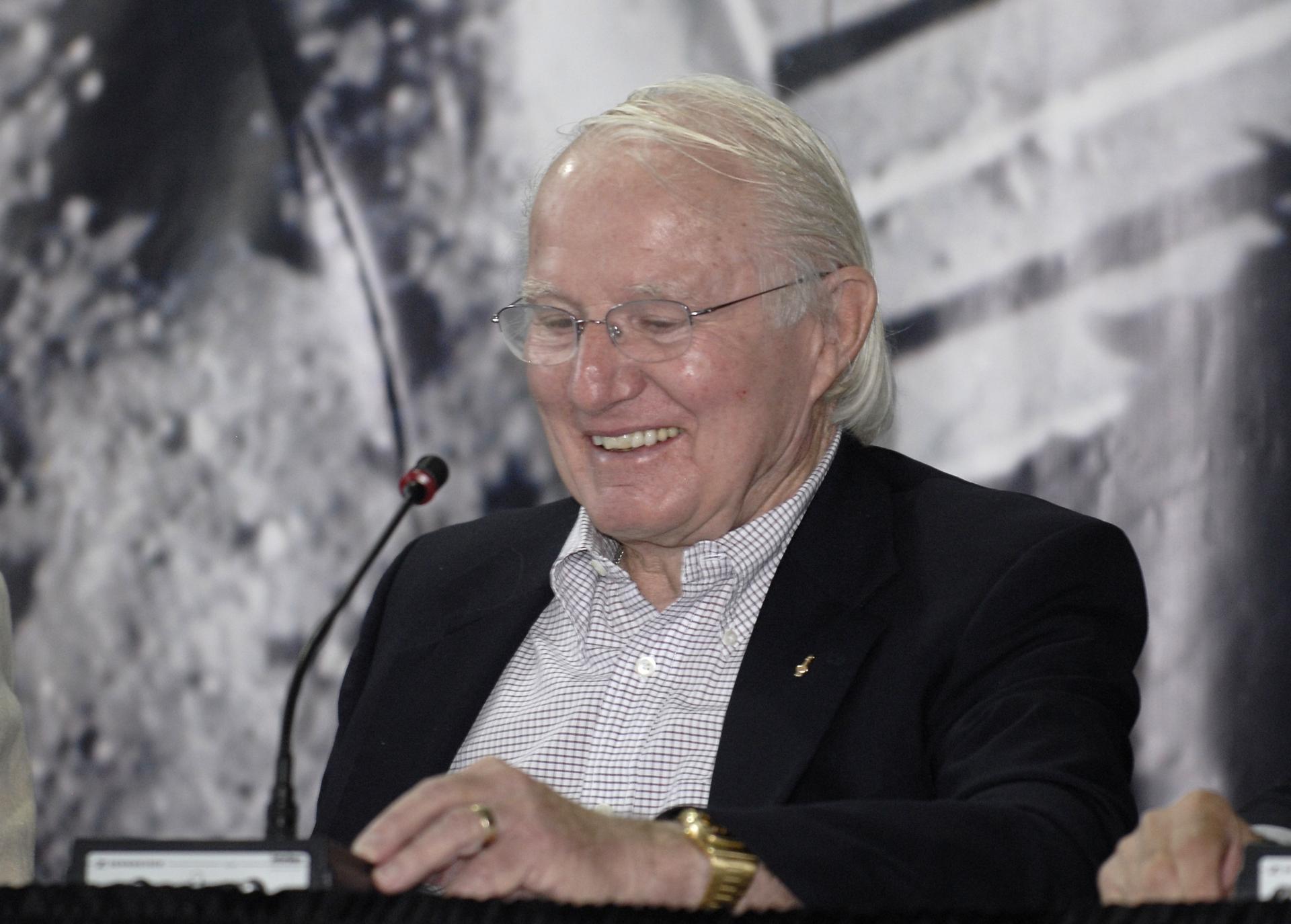 Vance Brand at an anniversary celebration in 2009