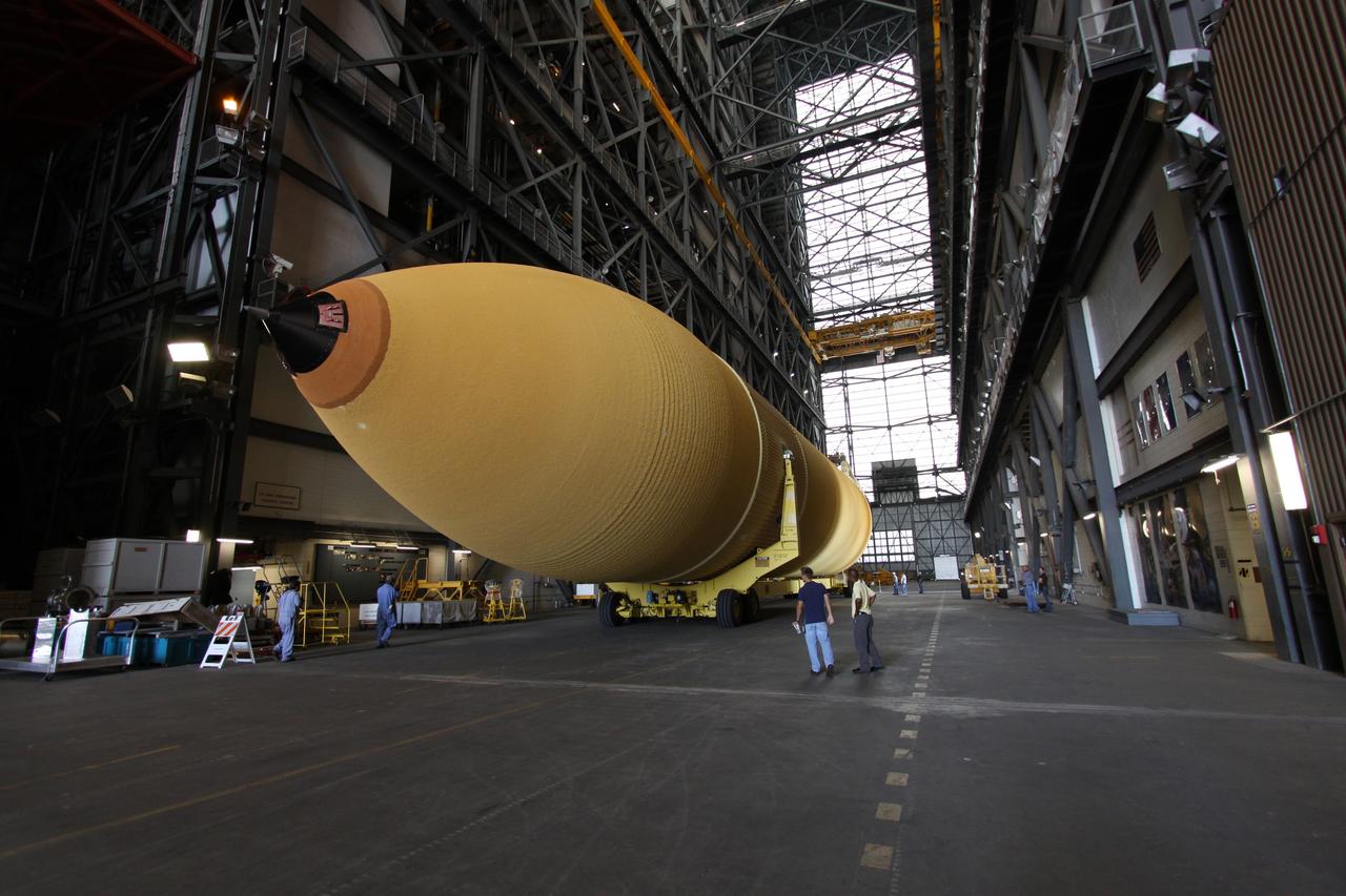 CAPE CANAVERAL, Fla. – At NASA's Kennedy Space Center in Florida, the external fuel tank designated ET-133 stops in the transfer aisle of the Vehicle Assembly Building. In the VAB, the tank will be moved into a high bay for checkout. The tank was shipped aboard the Pegasus from NASA's Michoud Assembly Facility near New Orleans. Pegasus was towed to Port Canaveral by the Freedom Star Retrieval Ship. Launch of Atlantis is targeted for November. Photo credit: NASA/Troy Cryder