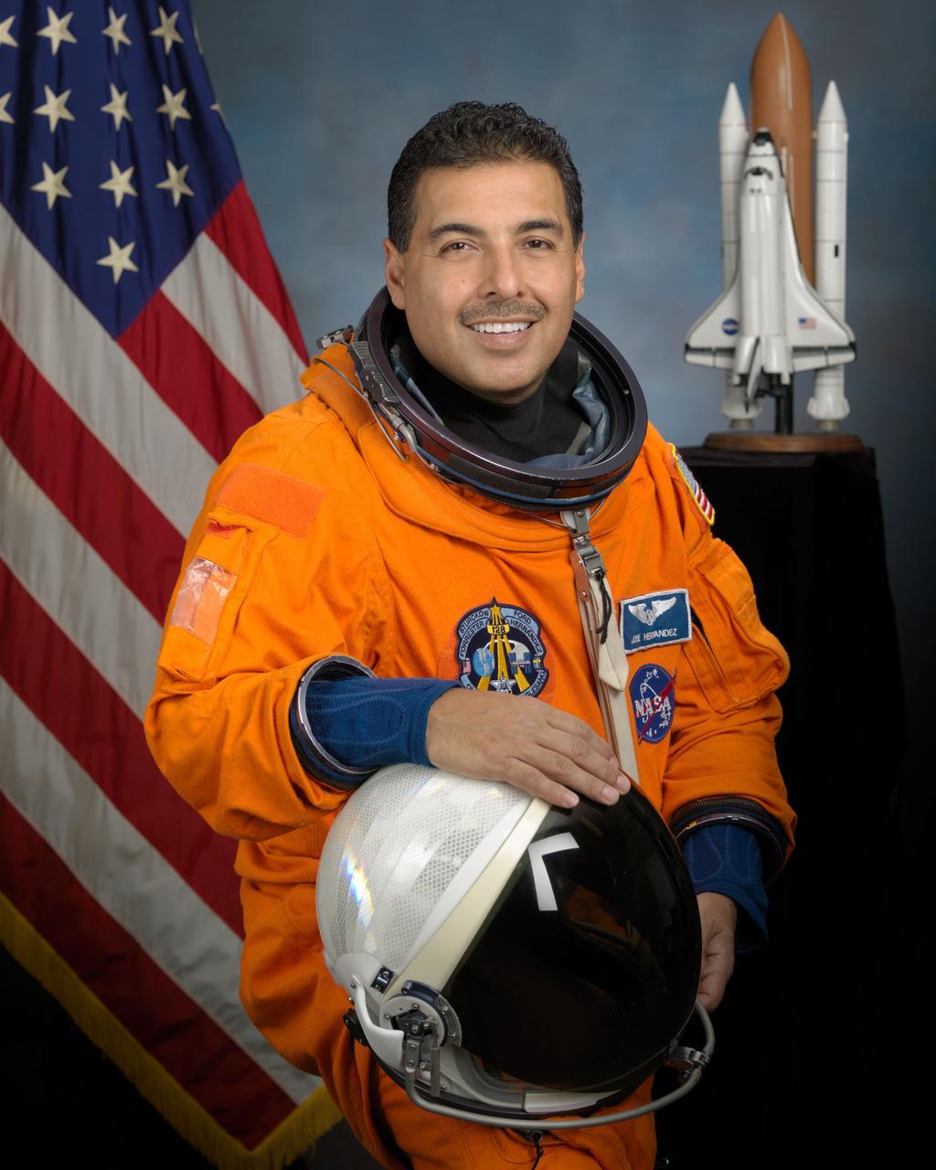 JOHNSON SPACE CENTER, Houston – JSC2009-E-082549 -- Astronaut Jose M. Hernandez, mission specialist