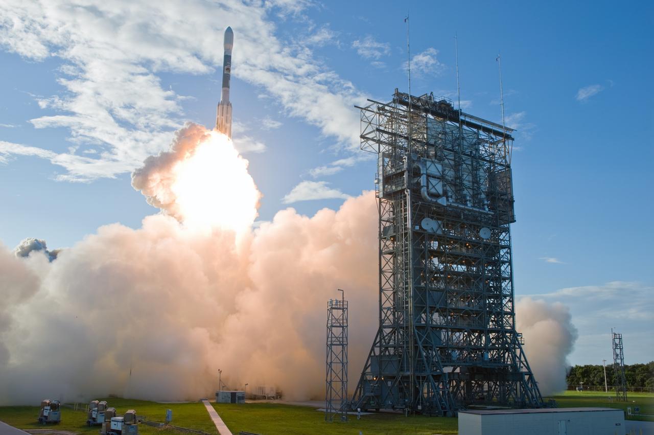 CAPE CANAVERAL, Fla. – The United Launch Alliance Delta II rocket carrying the Space Tracking and Surveillance System - Demonstrator, or STSS-Demo, spacecraft leaps into the sky from Launch Pad 17-B at Cape Canaveral Air Force Station.  STSS-Demo was launched at 8:20:22 a.m. EDT by NASA for the U.S. Missile Defense Agency.  The STSS-Demo is a space-based sensor component of a layered Ballistic Missile Defense System designed for the overall mission of detecting, tracking and discriminating ballistic missiles. STSS is capable of tracking objects after boost phase and provides trajectory information to other sensors. Photo credit: NASA/Sandra Joseph- Kevin O'Connell