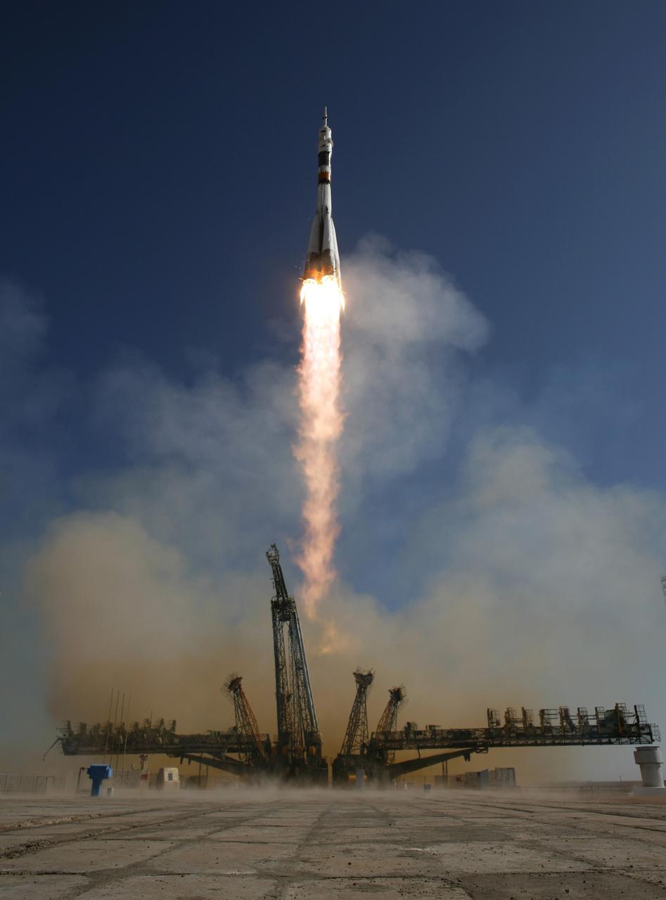 KAZAKHSTAN - The Soyuz TMA-16 launches from the Baikonur Cosmodrome in Kazakhstan on Wednesday, Sept. 30, 2009, carrying Expedition 21 Flight Engineer Jeffrey N. Williams, Flight Engineer Maxim Suraev and Spaceflight Participant Guy Laliberte to the International Space Station. (Photo Credit: NASA/Bill Ingalls)