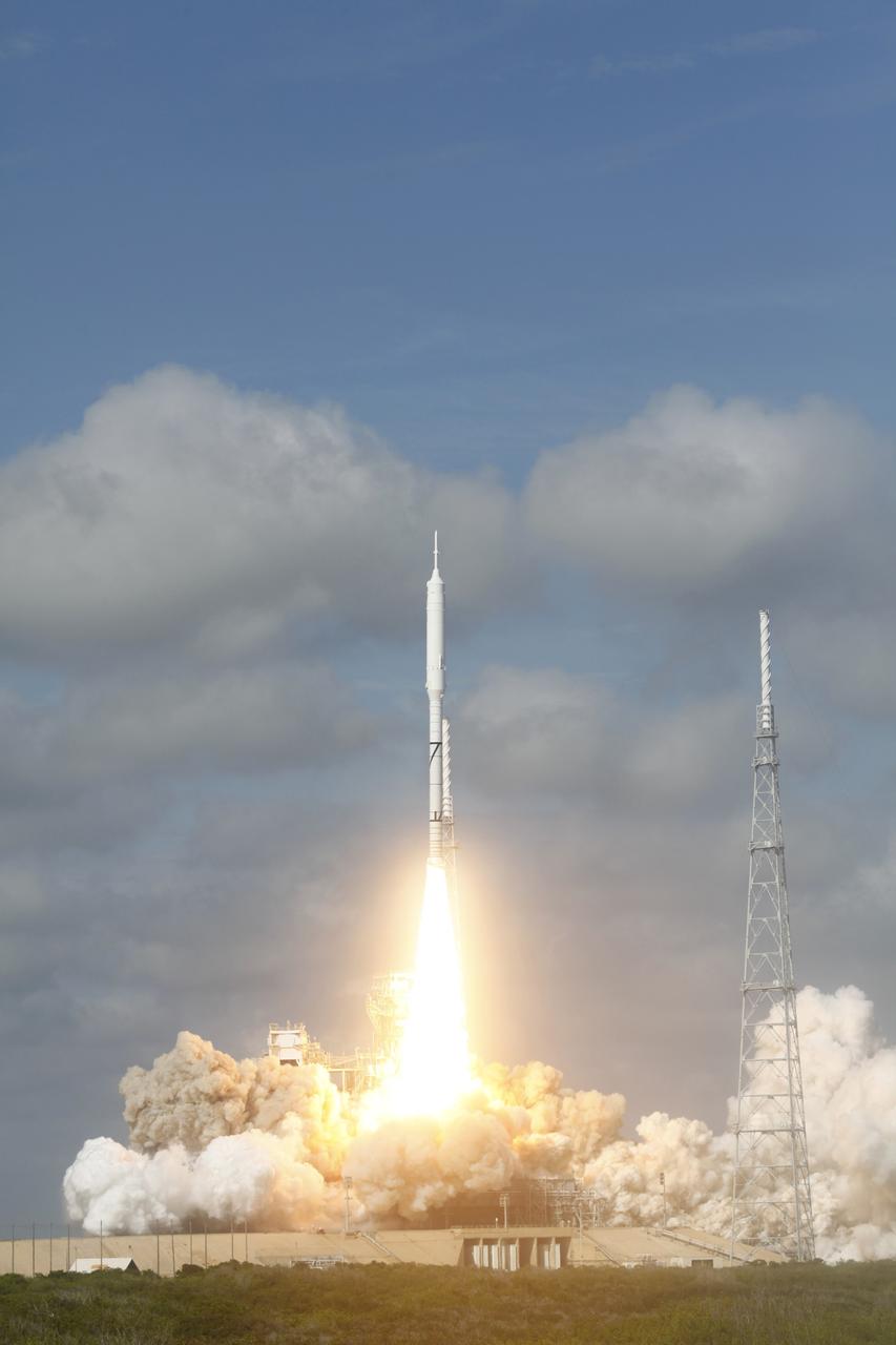 CAPE CANAVERAL, Fla. - With more than 12 times the thrust produced by a Boeing 747 jet aircraft, the Constellation Program's Ares I-X test rocket roars off Launch Complex 39B at NASA's Kennedy Space Center in Florida. The rocket produces 2.96 million pounds of thrust at liftoff and goes supersonic in 39 seconds. Liftoff of the 6-minute flight test was at 11:30 a.m. EDT Oct. 28. This was the first launch from Kennedy's pads of a vehicle other than the space shuttle since the Apollo Program's Saturn rockets were retired. The parts used to make the Ares I-X booster flew on 30 different shuttle missions ranging from STS-29 in 1989 to STS-106 in 2000. The data returned from more than 700 sensors throughout the rocket will be used to refine the design of future launch vehicles and bring NASA one step closer to reaching its exploration goals. For information on the Ares I-X vehicle and flight test, visit http://www.nasa.gov/aresIX. Photo courtesy of Scott Andrews, Canon