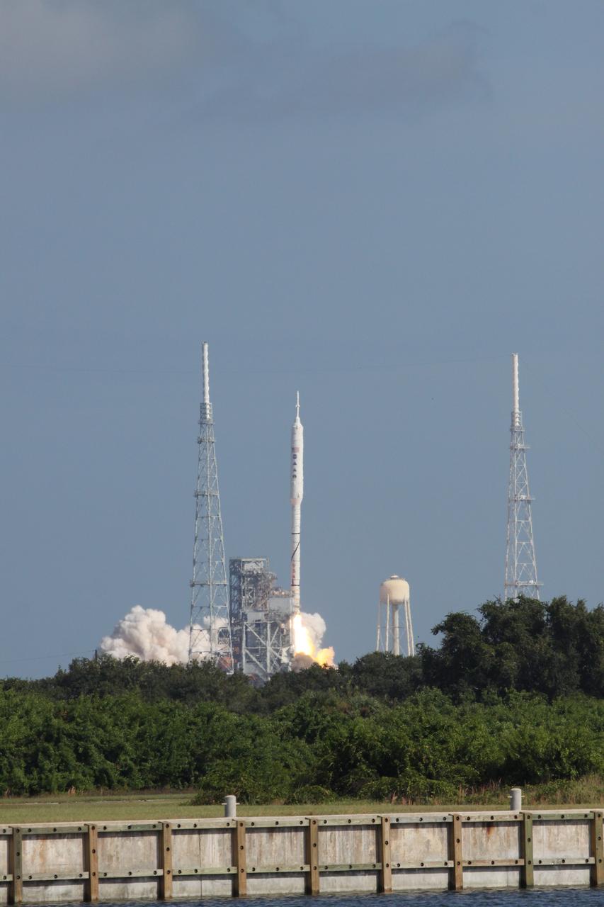 CAPE CANAVERAL, Fla. - Almost twice as tall as Disney's Cinderella Castle, the Constellation Program's 327-foot-tall Ares I-X test rocket lifts off from Launch Complex 39B at NASA's Kennedy Space Center in Florida.  The rocket produces 2.96 million pounds of thrust at liftoff and reaches a speed of 100 mph in eight seconds.    Liftoff of the 6-minute flight test was at 11:30 a.m. EDT Oct. 28. This was the first launch from Kennedy's pads of a vehicle other than the space shuttle since the Apollo Program's Saturn rockets were retired.  The parts used to make the Ares I-X booster flew on 30 different shuttle missions ranging from STS-29 in 1989 to STS-106 in 2000. The data returned from more than 700 sensors throughout the rocket will be used to refine the design of future launch vehicles and bring NASA one step closer to reaching its exploration goals.  For information on the Ares I-X vehicle and flight test, visit http://www.nasa.gov/aresIX.  Photo credit: NASA/Jack Pfaller