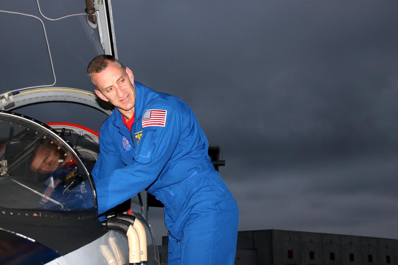 CAPE CANAVERAL, Fla. - STS-129 Commander Charles O. Hobaugh disembarks from a T-38 jet at the Shuttle Landing Facility at NASA's Kennedy Space Center in Florida.  The six astronauts for space shuttle Atlantis’ STS-129 mission have arrived at Kennedy for their launch dress rehearsal, the Terminal Countdown Demonstration Test.    Additional training associated with the test was done last month, but the simulated countdown was postponed because of a scheduling conflict with the launch of NASA’s Ares I-X test rocket.  Launch of Atlantis on its STS-129 mission to the International Space Station is set for Nov. 16. On STS-129, the crew will deliver to the station two spare gyroscopes, two nitrogen tank assemblies, two pump modules, an ammonia tank assembly and a spare latching end effector for the station's robotic arm.  For information on the STS-129 mission objectives and crew, visit http://www.nasa.gov/mission_pages/shuttle/shuttlemissions/sts129/index.html. Photo credit: NASA/Troy Cryder