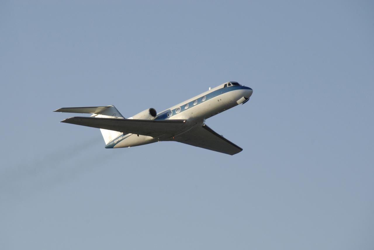 CAPE CANAVERAL, Fla. - At the Shuttle Landing Facility at NASA's Kennedy Space Center in Florida, STS-129 Commander Charles O. Hobaugh and Pilot Barry E. Wilmore practice touch-and-go landings in a Shuttle Training Aircraft in preparation for space shuttle Atlantis' STS-129 mission. The Shuttle Training Aircraft is a Gulfstream II jet, modified to handle like the space shuttle. On STS-129, the crew will deliver to the International Space Station two spare gyroscopes, two nitrogen tank assemblies, two pump modules, an ammonia tank assembly and a spare latching end effector for the station's robotic arm. Launch is set for Nov. 16. For information on the STS-129 mission objectives and crew, visit http://www.nasa.gov/mission_pages/shuttle/shuttlemissions/sts129/index.html. Photo credit: NASA/Kim Shiflett