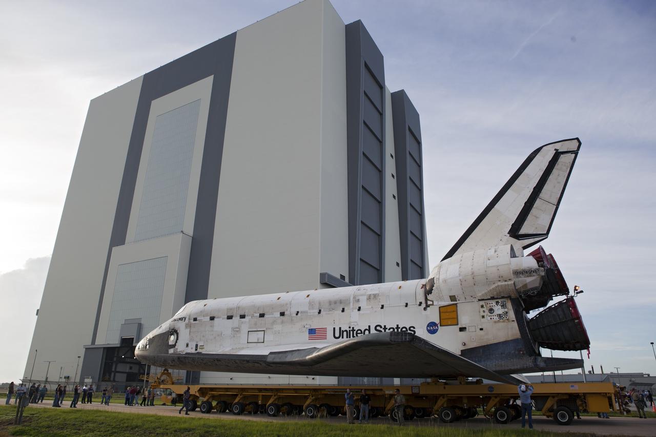 CAPE CANAVERAL, Fla. -- At NASA's Kennedy Space Center in Florida, shuttle Discovery pauses in between Orbiter Processing Facility-3 and the Vehicle Assembly Building (VAB) during a move called "rollover." Once inside the VAB, the shuttle will be joined to its solid rocket boosters and external fuel tank. Later this month, Discovery is scheduled to "rollout" to Launch Pad 39A for its launch to the International Space Station on the STS-133 mission. Targeted to liftoff Nov. 1, Discovery will take the Permanent Multipurpose Module (PMM) packed with supplies and critical spare parts, as well as Robonaut 2 (R2) to the station. Photo credit: NASA/Dimitri Gerondidakis