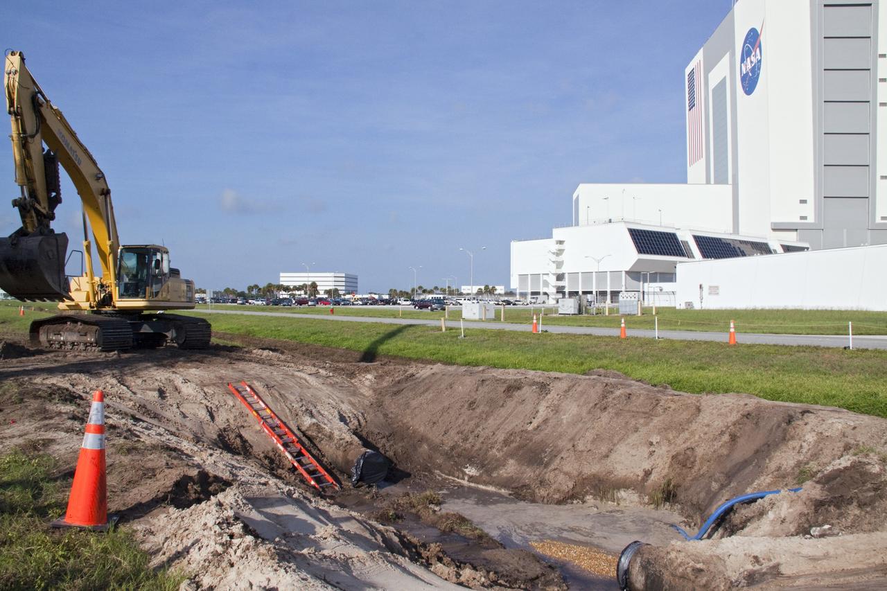 CAPE CANAVERAL, Fla. -- At NASA's Kennedy Space Center in Florida, a work crew has removed a large section of a 24-inch cast iron water main pipe located in the Launch Complex-39 Turn Basin area, across from the Vehicle Assembly Building and the Launch Control Center. Kennedy was closed to non-essential personnel the morning of Sept. 8 while crews assessed the break and restored water to the center. Photo credit: NASA/Jack Pfaller