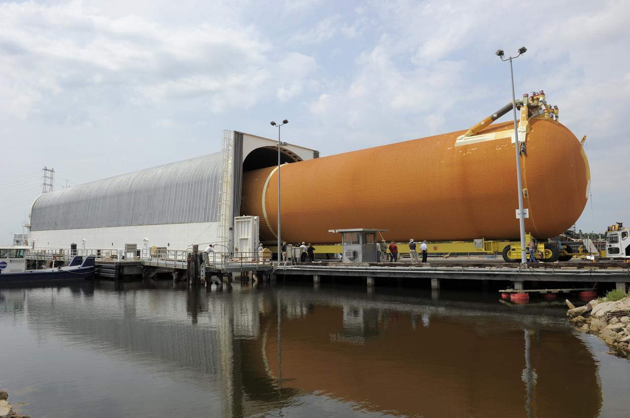NEW ORLEANS -- The Space Shuttle Program's last external fuel tank, ET-122, is loaded onto the Pegasus Barge at NASA's Michoud Assembly Facility in New Orleans. The tank will travel 900 miles to NASA's Kennedy Space Center in Florida where it will be integrated to space shuttle Endeavour for the STS-134 mission to the International Space Station. STS-134, targeted to launch in 2011, currently is scheduled to be the last mission in the Space Shuttle Program.    The tank, which is the largest element of the space shuttle stack, was damaged during Hurricane Katrina in August 2005 and restored to flight configuration by Lockheed Martin Space Systems Company employees. Photo credit: NASA/Kim Shiflett