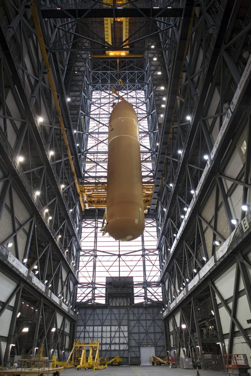 CAPE CANAVERAL, Fla. -- In the Vehicle Assembly Building at NASA's Kennedy Space Center in Florida, External Fuel Tank-122 is lifted into a vertical position above the transfer aisle. The external tank is being moved to a test cell where it will be checked out before launch.      ET-122, the Space Shuttle Program's last external fuel tank was delivered to Kennedy's Turn Basin from NASA’s Michoud Assembly Facility in New Orleans aboard the Pegasus Barge. After testing ET-122 eventually will be attached to space shuttle Endeavour for the STS-134 mission to the International Space Station targeted to launch February, 2011. For more information visit: http://www.nasa.gov/mission_pages/shuttle/shuttlemissions/sts134/index.html. Photo credit: NASA/Dimitri Gerondidakis