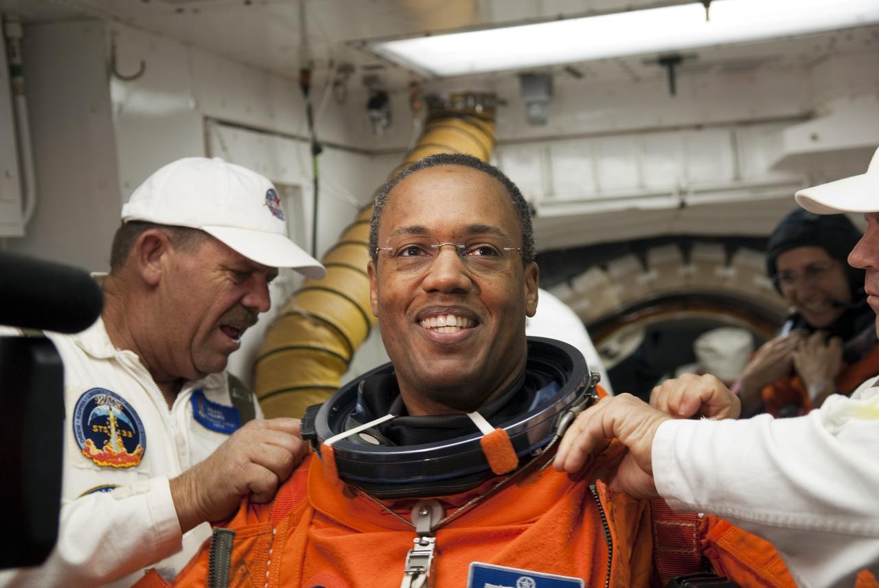 CAPE CANAVERAL, Fla. -- In the White Room of Launch Pad 39A at NASA's Kennedy Space Center in Florida, STS-133 Mission Specialist Alvin Drew prepares to board space shuttle Discovery during the Terminal Countdown Demonstration Test (TCDT). Part of TCDT includes practicing the final hours of a real launch day when astronauts put on their launch-and-entry suits, ride to the pad in the Astrovan and strap into the shuttle.    Discovery and its STS-133 crew will deliver the Permanent Multipurpose Module, packed with supplies and critical spare parts, as well as Robonaut 2, the dexterous humanoid astronaut helper, to the International Space Station. Launch is targeted for Nov. 1 at 4:40 p.m. For more information on the STS-133 mission, visit www.nasa.gov/mission_pages/shuttle/shuttlemissions/sts133/. Photo credit: NASA/Jim Grossmann