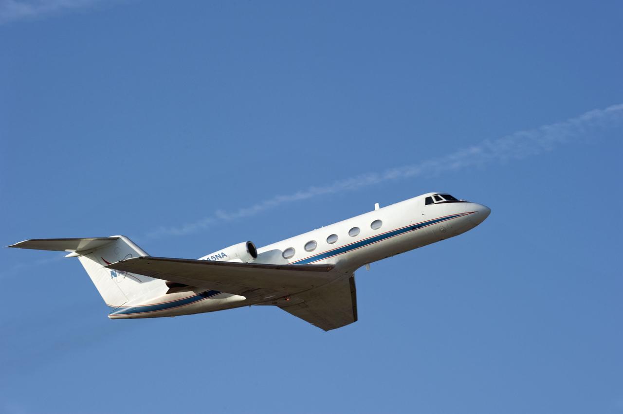 CANAVERAL, Fla. -- At NASA's Kennedy Space Center in Florida, STS-133 Commander Steve Lindsey guides the Shuttle Training Aircraft (STA) in touch-and-go landings over the Shuttle Landing Facility runway. The Gulfstream II business jet is modified to mimic the shuttle's handling during the final phase of landing.       Space shuttle Discovery's crew members are at Kennedy for their upcoming launch to the International Space Station. In the days leading up to lift off, they will check the fit of their spacesuits, review launch-day procedures, receive weather briefings and remain medically quarantined to prevent sickness. STS-133 will deliver the Permanent Multipurpose Module, packed with supplies and critical spare parts, as well as Robonaut 2, the dexterous humanoid astronaut helper, to the orbiting outpost. For more information on the STS-133 mission, visit www.nasa.gov/mission_pages/shuttle/shuttlemissions/sts133/. Photo credit: NASA/Kim Shiflett