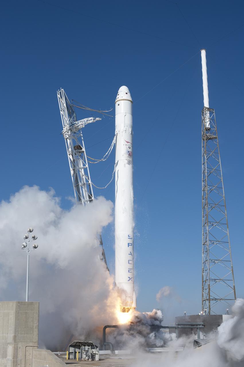 CAPE CANAVERAL, Fla. -- SpaceX’s Falcon 9 rocket and Dragon spacecraft lift off from Launch Complex-40 at Cape Canaveral Air Force Station, Fla., at 10:43 a.m. EST. In orbit, the Dragon capsule will go through several maneuvers before it re-enters the atmosphere and splashes down in the Pacific Ocean about 500 miles west of the coast of Mexico.          This is first demonstration flight for NASA's Commercial Orbital Transportation Services (COTS) program, which will provide cargo flights to the International Space Station in the future. Photo credit: NASA/Tony Gray and Kevin O'Connell