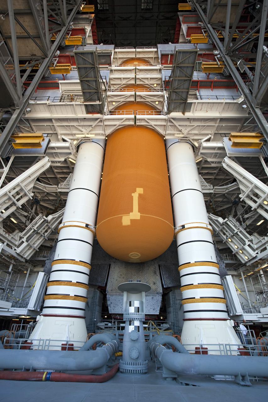 CAPE CANAVERAL, Fla. -- Preparations are under way in the Vehicle Assembly Building at NASA's Kennedy Space Center in Florida to examine space shuttle Discovery's external fuel tank. Technicians will begin to remove thermal sensors that will give engineers data about the changes the tank went through during the loading and draining of super-cold propellants. Engineers also will examine 21-foot-long support beams, called stringers, on the outside of the tank's intertank region. Also on the agenda, is to re-apply foam to the outside of the tank. Discovery's next launch opportunity to the International Space Station on the STS-133 mission is no earlier than Feb. 3, 2011. For more information on STS-133, visit www.nasa.gov/mission_pages/shuttle/shuttlemissions/sts133/. Photo credit: NASA/Dimitri Gerondidakis