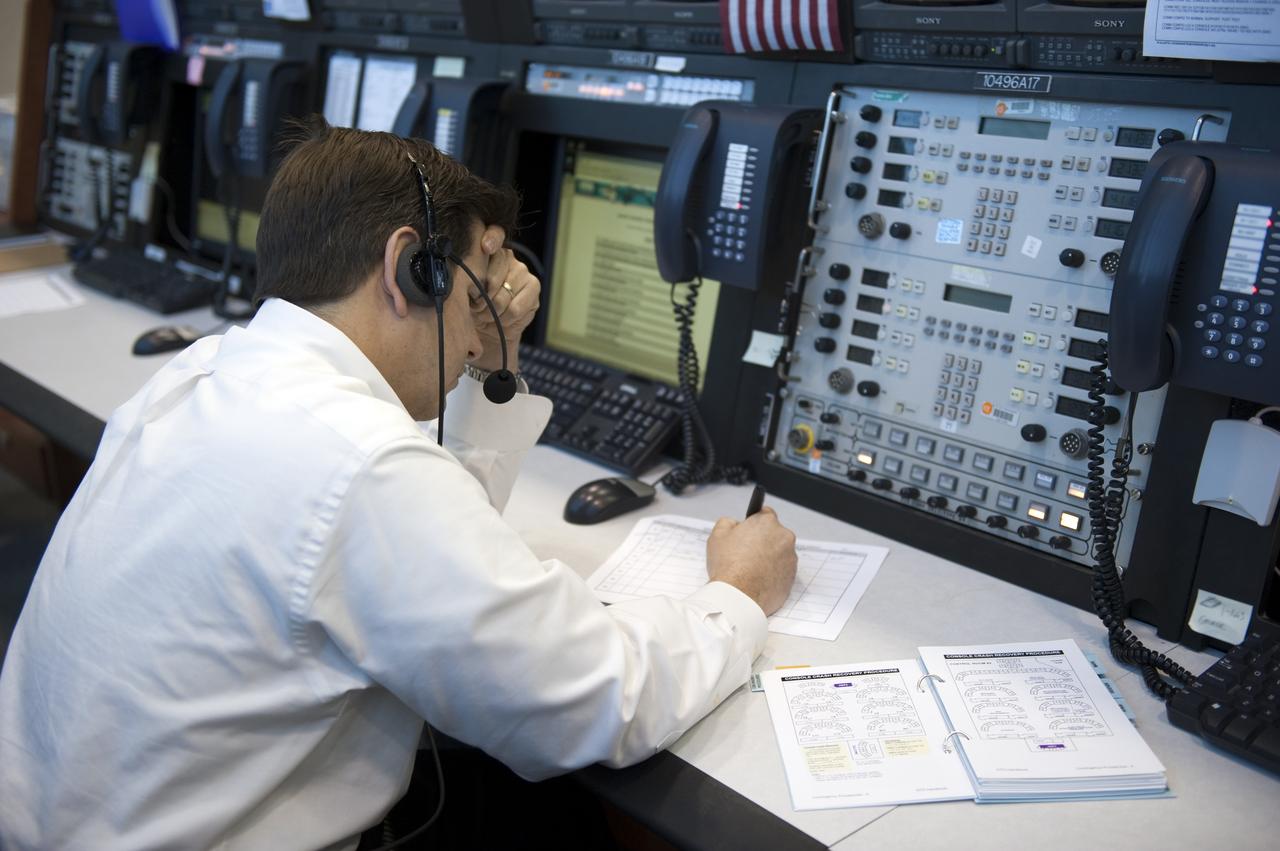 CAPE CANAVERAL, Fla. -- In the Launch Control Center at NASA's Kennedy Space Center in Florida, NASA Test Director Robert Holl sits at his console in Firing Room 4 along with other STS-133 launch team members to rehearse procedures for the liftoff of space shuttle Discovery's final mission. The team at Kennedy also participated in launch simulations with personnel at NASA's Johnson Space Center in Houston. Discovery's next launch opportunity to the International Space Station on the STS-133 mission is planned for no earlier than Feb. 24. For more information on STS-133, visit www.nasa.gov/mission_pages/shuttle/shuttlemissions/sts133/. Photo credit: NASA/Kim Shiflett