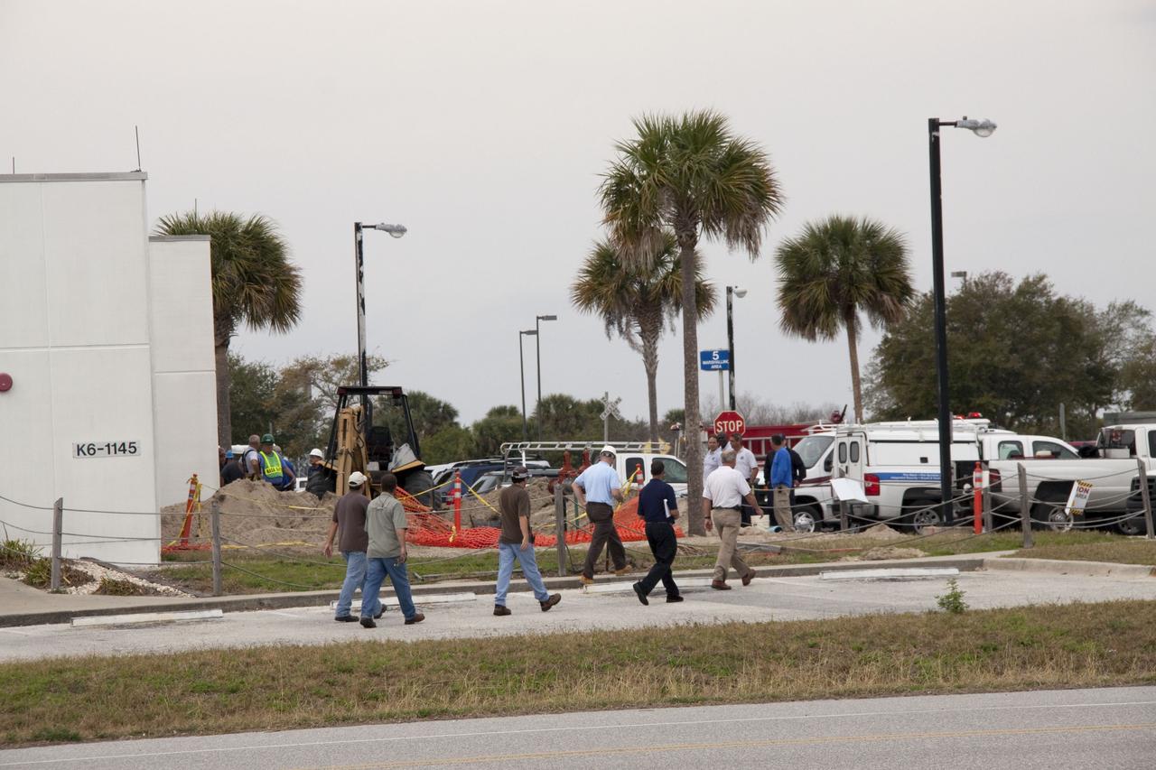 CAPE CANAVERAL, Fla. -- At NASA's Kennedy Space Center in Florida, a backhoe inadvertently struck a natural gas line in the area north of the Multi Function Facility (MFF), at around 8:40 a.m. EST. As a precaution, personnel were evacuated from Orbiter Processing Facilities 1 and 2, the MFF, Processing Control Center and the Operations Support Building (OSB) I. All traffic was blocked on the Saturn Causeway near the facilities. There were no injuries or damage to any facilities and personnel were allowed back into their buildings before mid-day and the roadway open to traffic. With the backhoe idle, workers assess the area where the break in the gas line occurred. Photo credit: NASA/Jack Pfaller