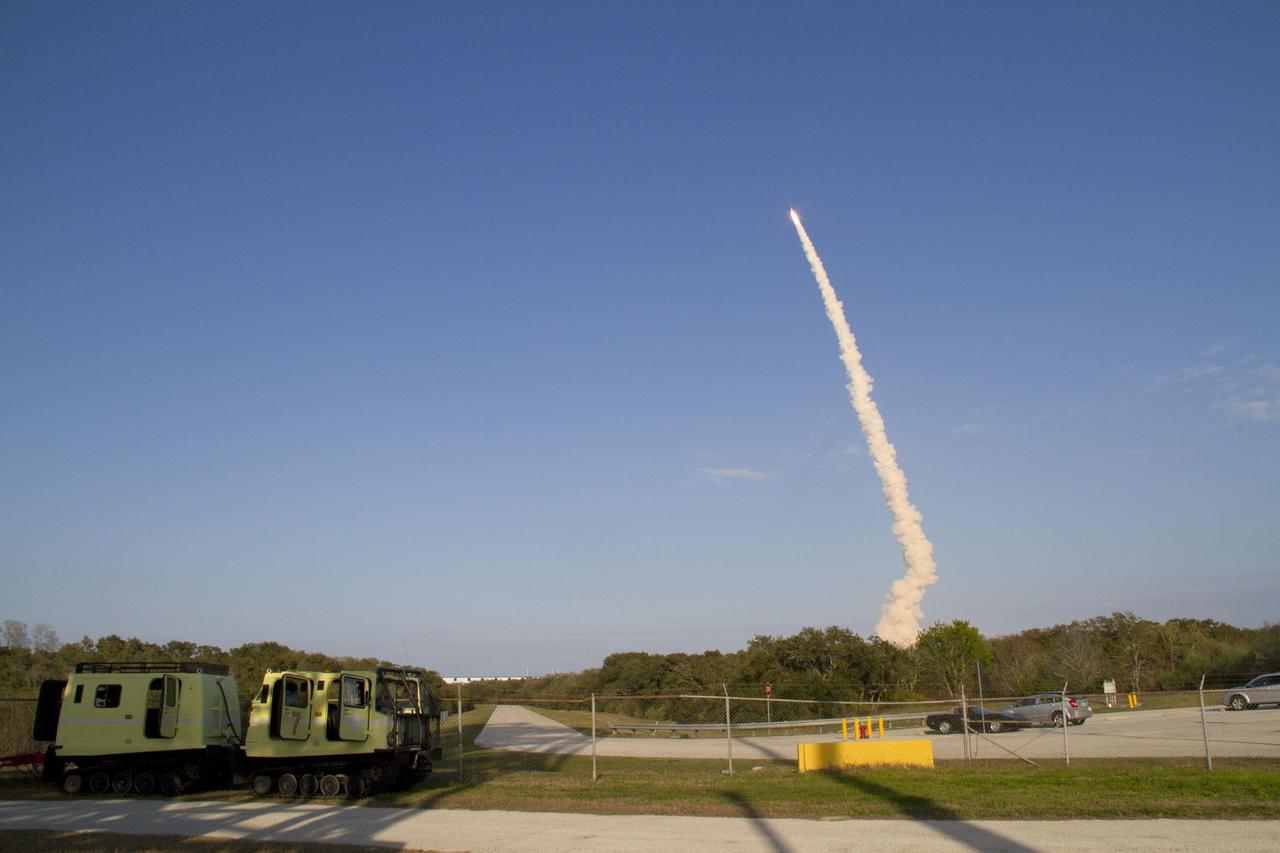 CAPE CANAVERAL, Fla. -- Space shuttle Discovery heads to space after lifting off from Launch Pad 39A at NASA's Kennedy Space Center in Florida to begin its final flight to the International Space Station on the STS-133 mission. Launch was at 4:53 p.m. EST.             Discovery's six-member crew will deliver the Permanent Multipurpose Module, packed with supplies and critical spare parts, as well as Robonaut 2, the dexterous humanoid astronaut helper, to the orbiting outpost. Discovery is flying on its 39th and final mission and is scheduled to be retired following STS-133. This is the 133rd Space Shuttle Program mission and the 35th shuttle voyage to the space station. For more information on the STS-133 mission, visit www.nasa.gov/mission_pages/shuttle/shuttlemissions/sts133/. Photo credit: NASA/Jack Pfaller