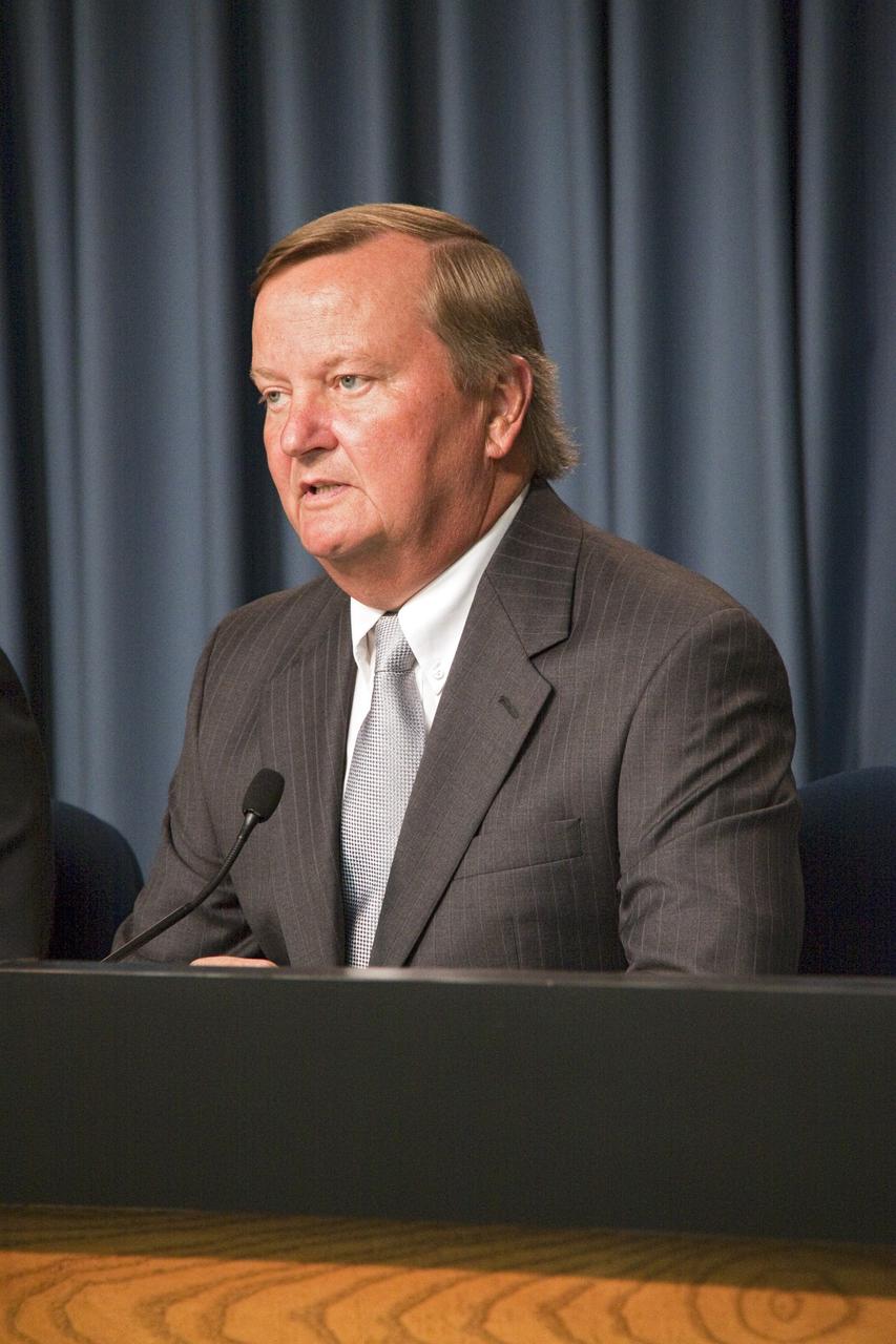 CAPE CANAVERAL, Fla. -- In the Press Site auditorium at NASA's Kennedy Space Center in Florida, Shuttle Launch Director Mike Leinbach briefs media about the launch status of space shuttle Endeavour's STS-134 mission and announces a new launch date.      Technicians replaced and tested the aft load control assembly-2 (ALCA-2) and wiring located in Endeavour's aft avionics bay 5. ALCA-2 distributes power to nine shuttle systems and is believed to have caused fuel line heaters for Endeavour's auxiliary power unit-1 (APU-1) to fail April 29 during the first launch attempt. Launch now is scheduled for May 16 at 8:56 a.m. EDT. Endeavour and its crew will deliver the Express Logistics Carrier-3, Alpha Magnetic Spectrometer-2 (AMS), a high-pressure gas tank and additional spare parts for the Dextre robotic helper to the station. This will be the final spaceflight for Endeavour. For more information visit, www.nasa.gov/mission_pages/shuttle/shuttlemissions/sts134/index.html. Photo credit: NASA/Jack Pfaller