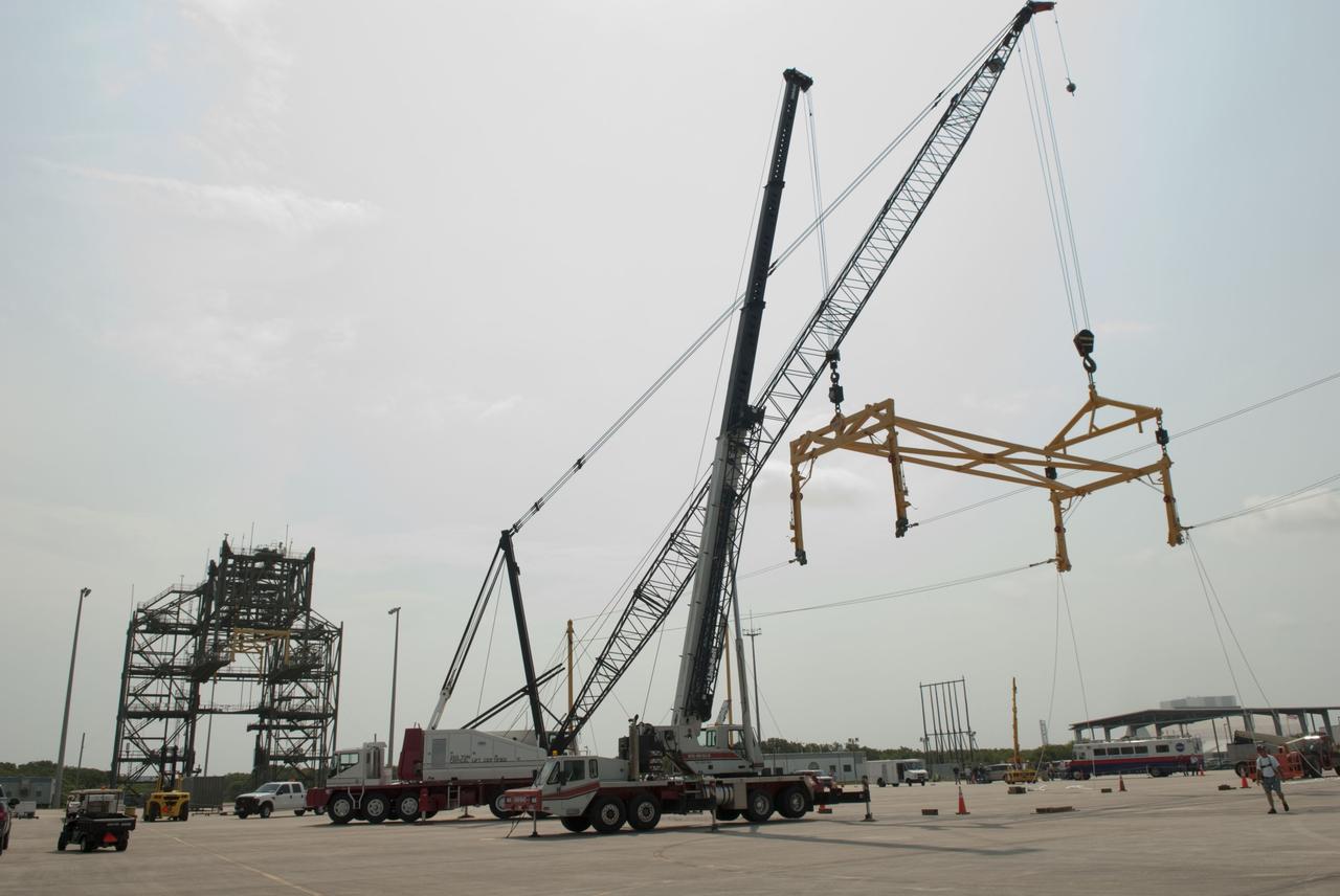 CAPE CANAVERAL, Fla. -- At the Shuttle Landing Facility at NASA's Kennedy Space Center in Florida, workers practice assembly and disassembling a mobile sling and crane, part of a portable mate-demate device (image left). The portable sling and crane will be used to lift shuttles off their 747 carrier aircraft for delivery to museums next year. Shuttle Discovery will go to the Smithsonian's National Air and Space Museum, Steven F. Udvar-Hazy Center in Chantilly, Va., Endeavour will go to the California Science Center in Los Angeles and Enterprise will be moved from the Smithsonian to the Intrepid Sea, Air and Space Museum in New York. Shuttle Atlantis will go to the Kennedy Space Center Visitor Complex and won't require use of the portable sling and crane. Photo credit: NASA/Jim Grossmann