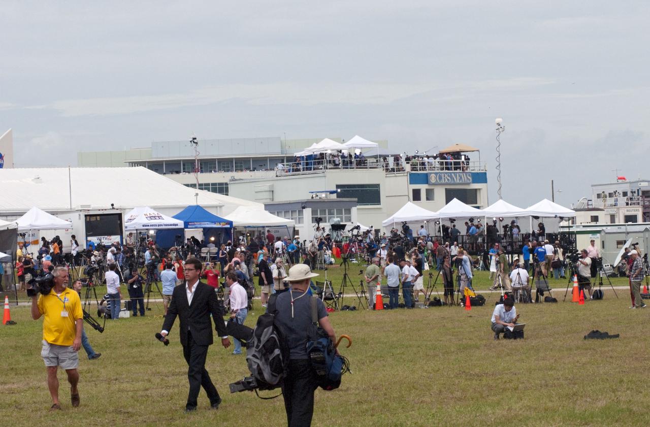 Cape Canaveral, Fla. – Shortly after launch, members of the news media continue the coverage of space shuttle Atlantis on the STS-135 mission to the International Space Station. Working from the NASA News Center at Kennedy Space Center, news media from television, World Wide Web and newspaper outlets from around the world relayed the launch and mission details for the final flight of the Space Shuttle Program. Atlantis with its crew of four; Commander Chris Ferguson, Pilot Doug Hurley, Mission Specialists Sandy Magnus and Rex Walheim, lifted off at 11:29 a.m. EDT on July 8, 2011 to deliver the Raffaello multi-purpose logistics module packed with supplies and spare parts for the International Space Station. Atlantis also will fly the Robotic Refueling Mission experiment that will investigate the potential for robotically refueling existing satellites in orbit. In addition, Atlantis will return with a failed ammonia pump module to help NASA better understand the failure mechanism and improve pump designs for future systems. STS-135 is the 33rd flight of Atlantis, the 37th shuttle mission to the space station, and the 135th and final mission of NASA's Space Shuttle Program. For more information, visit www.nasa.gov/mission_pages/shuttle/shuttlemissions/sts135/index.html. Photo credit: NASA/ Jim Grossmann