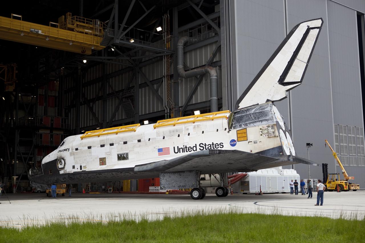 CAPE CANAVERAL, Fla. -- At NASA's Kennedy Space Center in Florida, space shuttle Discovery backs through the open door of the Vehicle Assembly Building (VAB) into public view, beginning its move to Orbiter Processing Facility-1 (OPF-1).  Discovery is switching places with shuttle Endeavour which has been undergoing decommissioning activities in OPF-1.  Both shuttles will stop briefly outside OPF-3 for a "nose-to-nose" photo opportunity. Discovery then will be rolled into OPF-1 and Endeavour into the VAB.    In OPF-1, Discovery will undergo further preparations for public display at the Smithsonian's National Air and Space Museum Steven F. Udvar-Hazy Center in Virginia. Endeavour will be stored in the VAB until October when it will be moved into OPF-2 for further work to get it ready for public display at the California Science Center in Los Angeles.  For more information, visit http://www.nasa.gov/shuttle. Photo credit: NASA/Dimitri Gerondidakis
