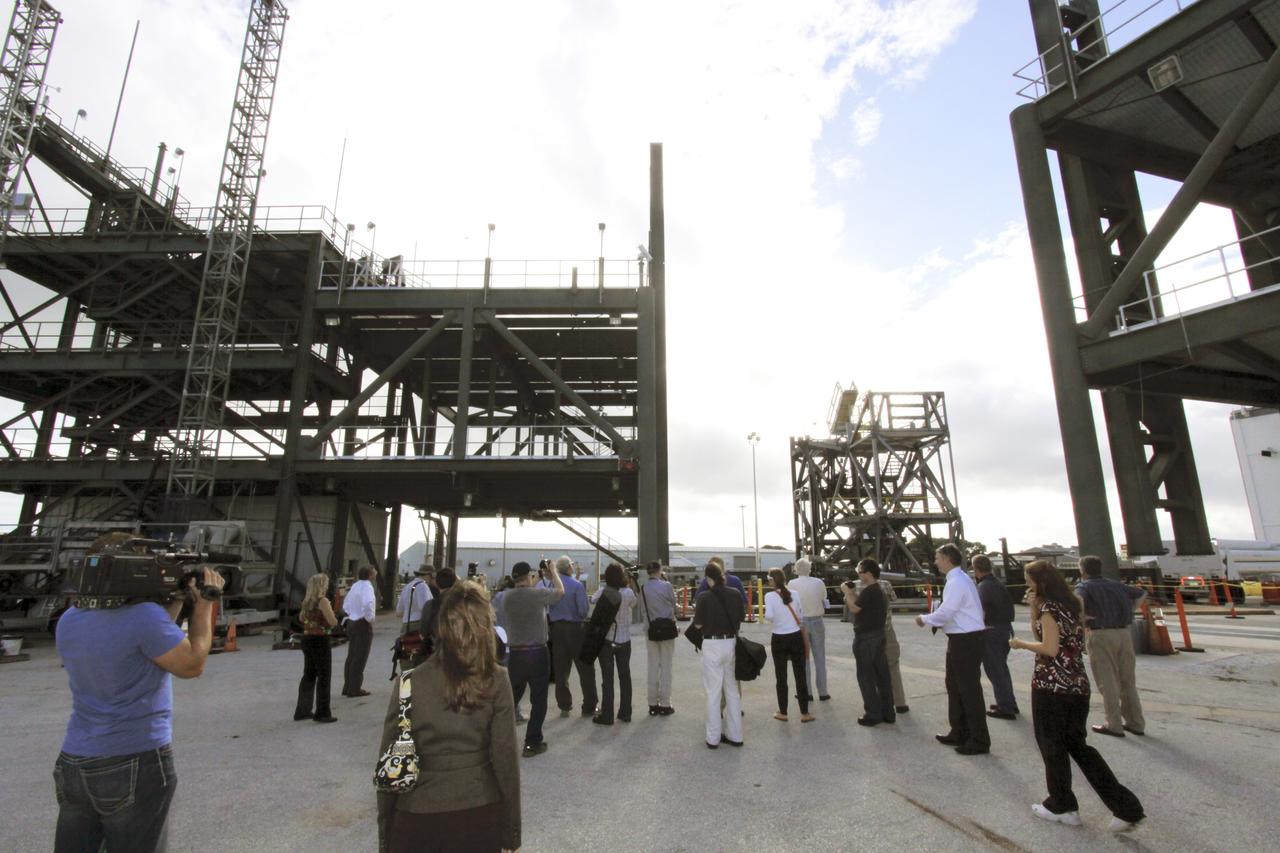 CAPE CANAVERAL, Fla. – Members of the media tour several facilities, including the Launch Equipment Test Facility in the Industrial Area, during the 21st Century Ground Systems Program Tour at Kennedy Space Center in Florida. Other tour stops were the Operations & Checkout Building, the Multi-Payload Processing Facility and the Canister Rotation Facility.       NASA’s 21st Century Ground Systems Program was initiated at Kennedy Space Center to establish the needed launch and processing infrastructure to support the Space Launch System Program and to work toward transforming the landscape of the launch site for a multi-faceted user community. Photo credit: NASA/Jim Grossmann