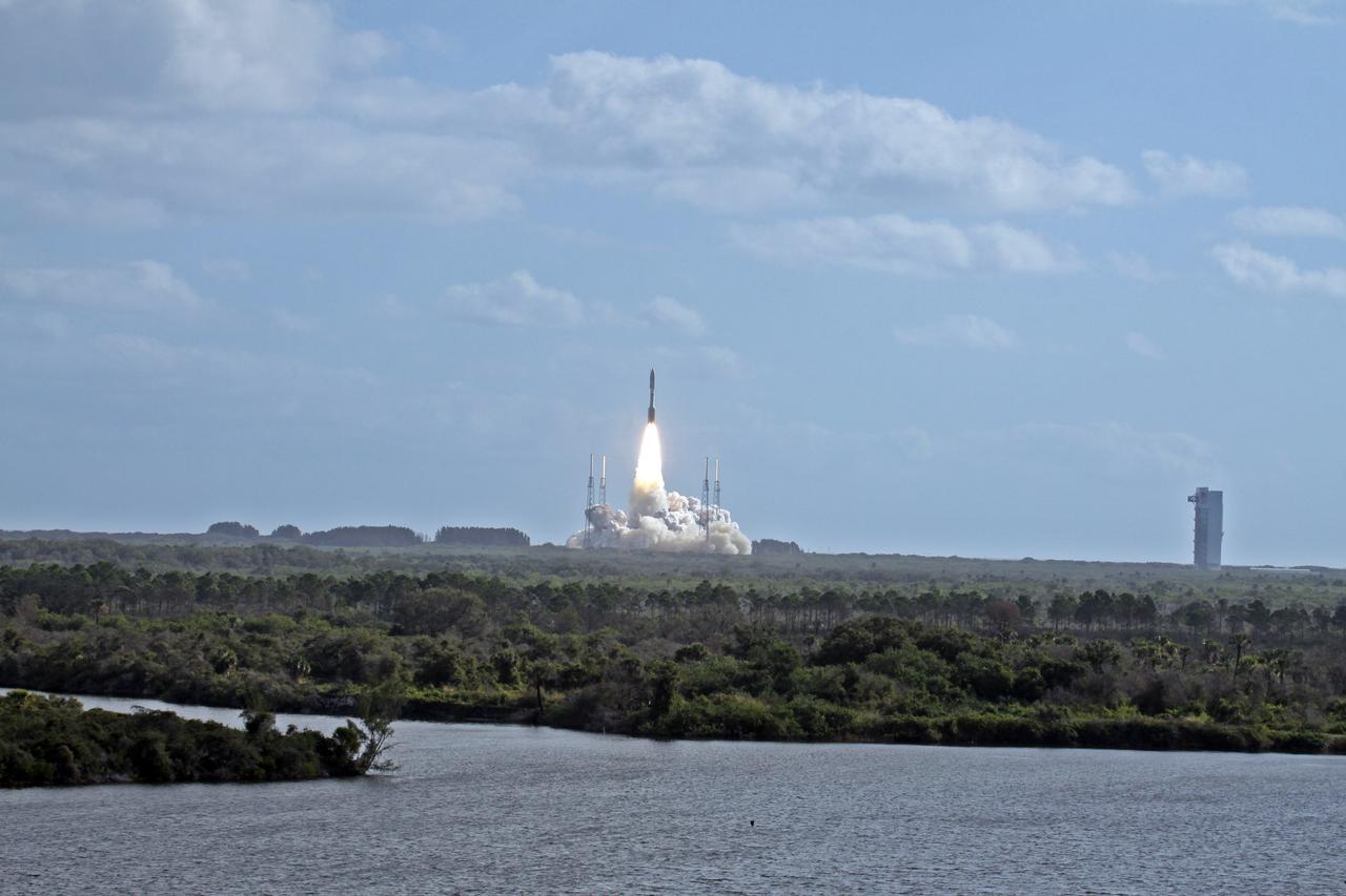 CAPE CANAVERAL, Fla. -- With NASA's Mars Science Laboratory (MSL) spacecraft sealed inside its payload fairing, the United Launch Alliance Atlas V lifts off from Space Launch Complex-41 on Cape Canaveral Air Force Station in Florida at 10:02 a.m. EST Nov. 26. MSL's components include a car-sized rover, Curiosity, which has 10 science instruments designed to search for signs of life, including methane, and help determine if the gas is from a biological or geological source. For more information, visit http://www.nasa.gov/msl. Photo credit: NASA/Ken Thornsley