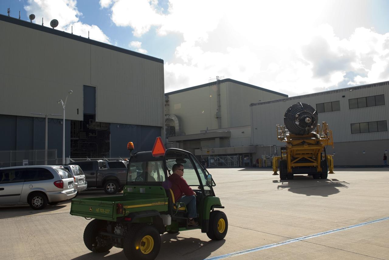 CAPE CANAVERAL, Fla. – A replica shuttle main engine (RSME) arrives at Orbiter Processing Facility-1 at NASA’s Kennedy Space Center in Florida where it will be installed on space shuttle Discovery.  The RSME was built in the Pratt & Whitney Rocketdyne engine shop at Kennedy.    The RSME is one of three that will be installed on Discovery during Space Shuttle Program transition and retirement activities. Discovery is being prepared for display at the Smithsonian’s National Air and Space Museum Steven F. Udvar-Hazy Center in Chantilly, Va. For more information, visit http://www.nasa.gov/shuttle.  Photo credit: NASA/Jim Grossmann