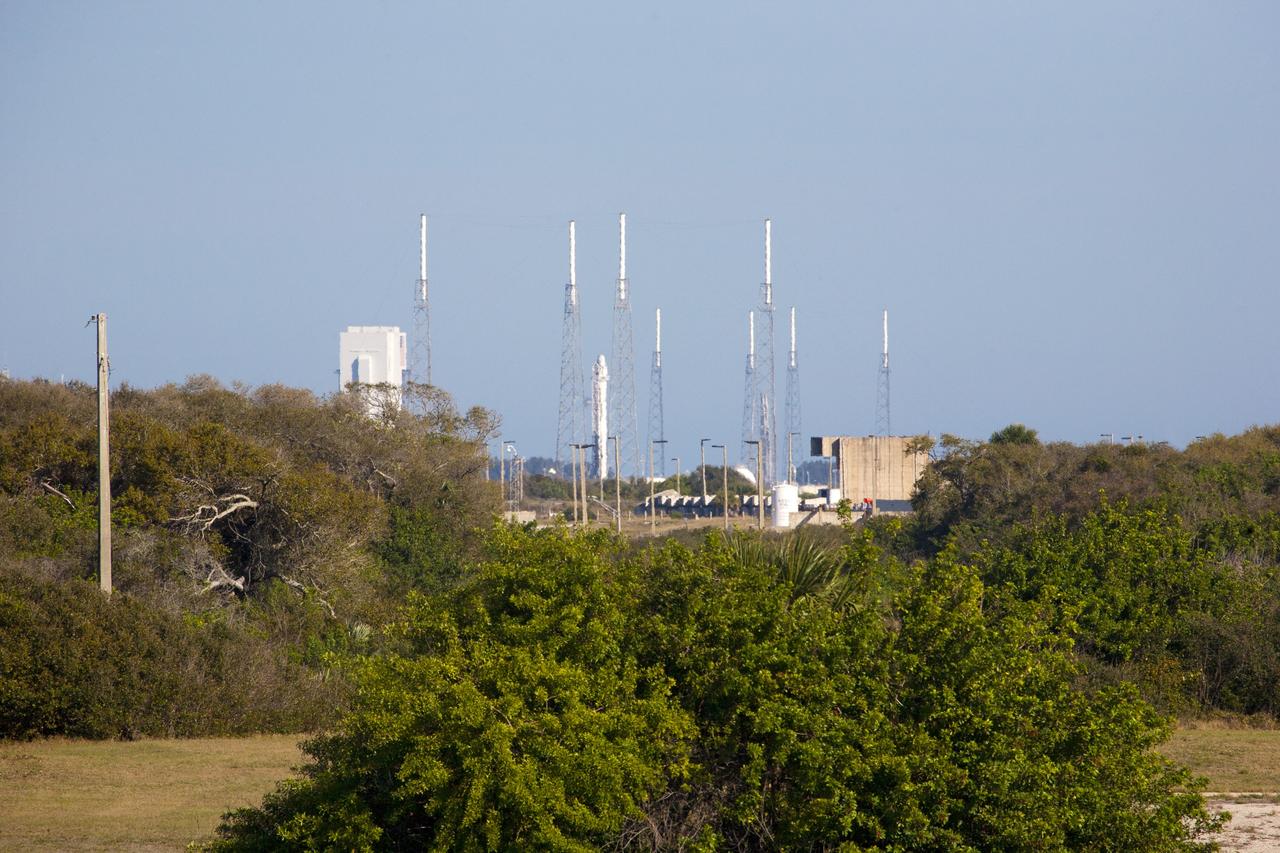 CAPE CANAVERAL, Fla. – The Space Exploration Technologies Corp. SpaceX Falcon 9 rocket with Dragon capsule attached on top sits fully fueled on Space Launch Complex-40 at Cape Canaveral Air Force Station in Florida during a launch dress rehearsal for the company’s next demonstration test flight for NASA’s Commercial Orbital Transportation Services-2 COTS-2) program.    SpaceX is one of two companies under contract with NASA to take cargo to the International Space Station. NASA is working with SpaceX to combine its last two demonstration flights, and if approved, the Falcon 9 would launch the Dragon capsule to the orbiting laboratory for a docking within the next several months. Photo credit: NASA/Gianni Woods