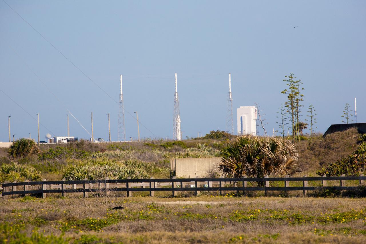 CAPE CANAVERAL, Fla. – The Space Exploration Technologies Corp. SpaceX Falcon 9 rocket with Dragon capsule attached on top sits fully fueled on Space Launch Complex-40 at Cape Canaveral Air Force Station in Florida during a launch dress rehearsal for the company’s next demonstration test flight for NASA’s Commercial Orbital Transportation Services-2 COTS-2) program.    SpaceX is one of two companies under contract with NASA to take cargo to the International Space Station. NASA is working with SpaceX to combine its last two demonstration flights, and if approved, the Falcon 9 would launch the Dragon capsule to the orbiting laboratory for a docking within the next several months. Photo credit: NASA/Gianni Woods