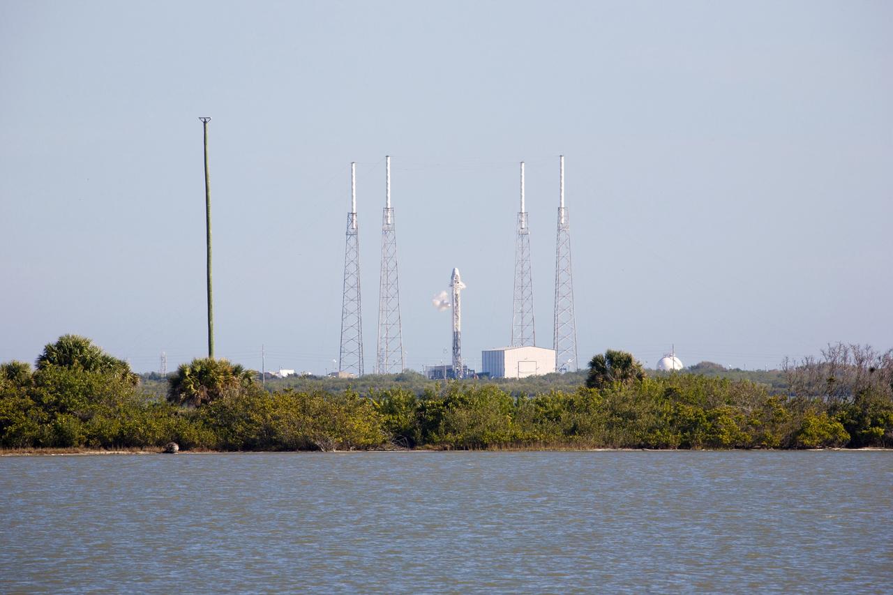 CAPE CANAVERAL, Fla. – The Space Exploration Technologies Corp. SpaceX Falcon 9 rocket with Dragon capsule attached on top sits fully fueled on Space Launch Complex-40 at Cape Canaveral Air Force Station in Florida during a launch dress rehearsal for the company’s next demonstration test flight for NASA’s Commercial Orbital Transportation Services-2 COTS-2) program.    SpaceX is one of two companies under contract with NASA to take cargo to the International Space Station. NASA is working with SpaceX to combine its last two demonstration flights, and if approved, the Falcon 9 would launch the Dragon capsule to the orbiting laboratory for a docking within the next several months. Photo credit: NASA/Gianni Woods