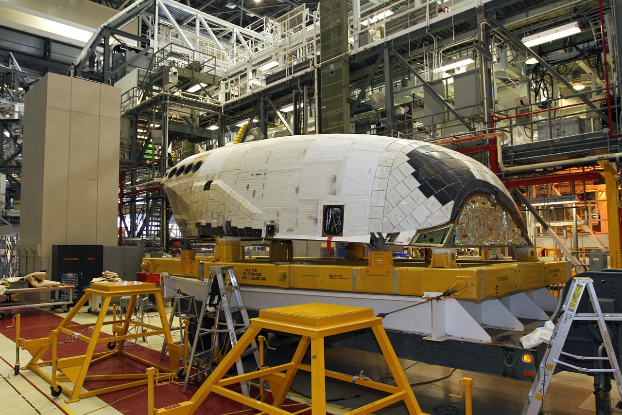 CAPE CANAVERAL, Fla. – In Orbiter Processing Facility-2 at NASA’s Kennedy Space Center in Florida, space shuttle Endeavour’s right orbital maneuvering system OMS pod is attached to a stand. The OMS pod underwent complete deservicing and cleaning at White Sands Space Harbor in New Mexico, part of the transition and retirement processing of each shuttle. Endeavour is being prepared for public display at the California Science Center in Los Angeles. Over the course of its 19-year career, Endeavour spent 299 days in space during 25 missions. For more information, visit http://www.nasa.gov/shuttle. Photo credit: NASA/Kim Shiflett