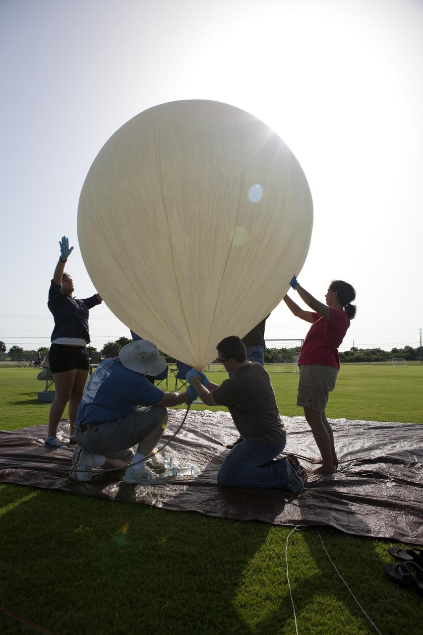CAPE CANAVERAL, Fla. – Rocket University participants prepare to launch a high-altitude balloon flight and instrument package. The test flight was used to evaluate the stability of an instrumented capsule as it fell to Earth before its parachute opened. Rocket University is a program of courses, workshops, labs and projects offered to engineering and research pros of all stripes to keep their skills fresh and broaden their experiences. Photo credit: NASA/Jim Grossmann