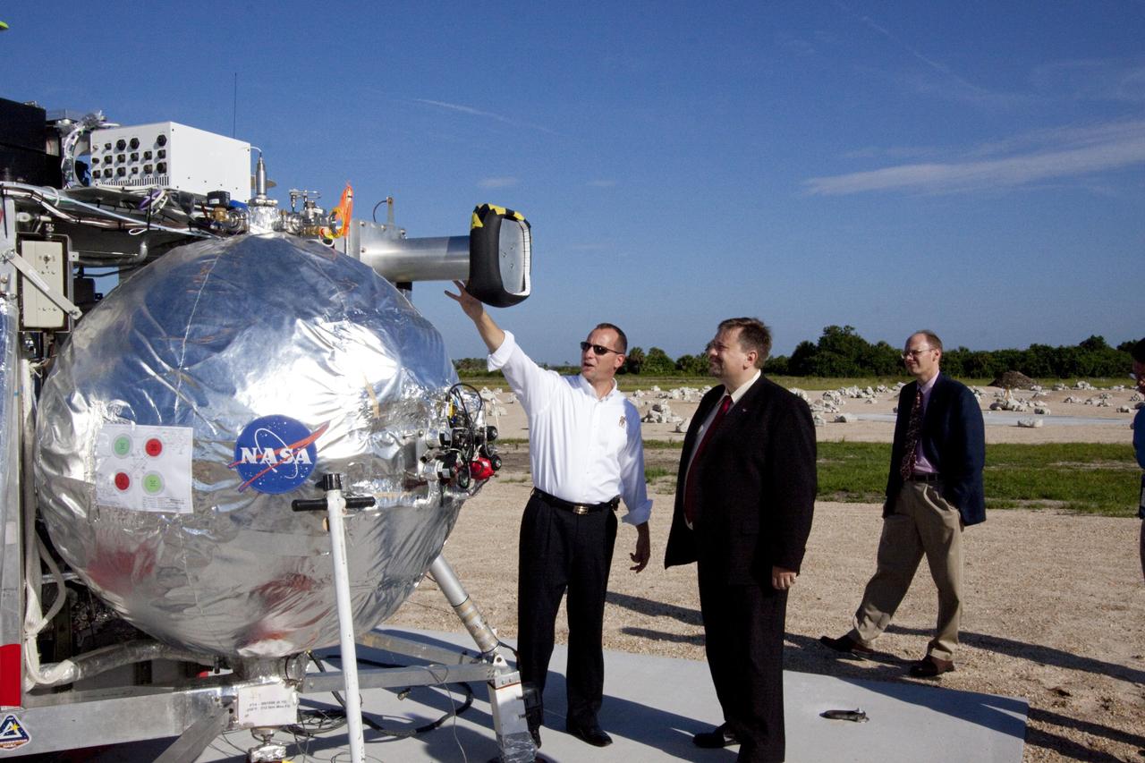 CAPE CANAVERAL, Fla. – Dr. Mason Peck, NASA's chief technologist, talks with managers of the Morpheus lander that will soon begin flight and landing tests at the Shuttle Landing Facility at NASA's Kennedy Space Center in Florida. Photo credit: NASA/Jim Grossmann
