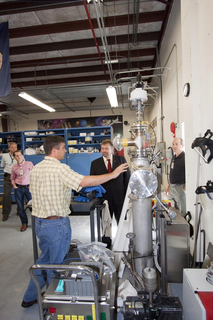 CAPE CANAVERAL, Fla. – Jared Sass talks to Dr. Mason Peck, NASA's chief technologist, inside the Cryogenics lab at NASA's Kennedy Space Center in Florida as Robert Johnson, left, Adam Swanger and James Fesmire look on. Photo credit: NASA/Jim Grossmann