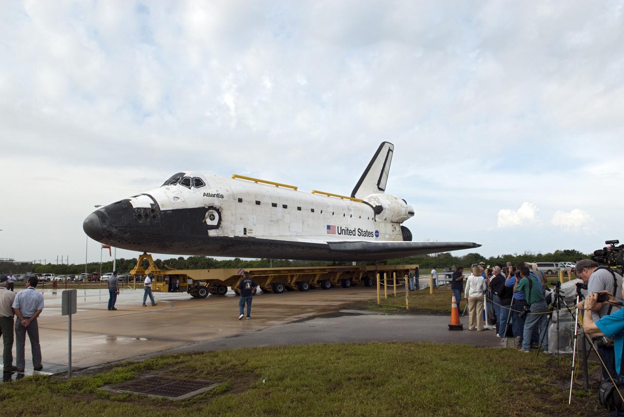 CAPE CANAVERAL, Fla. -- Space shuttle Atlantis moves from Orbiter Processing Facility-2 to the Vehicle Assembly Building at NASA's Kennedy Space Center in Florida. Atlantis will be moved to the Kennedy Space Center Visitor Complex in November where it will be put on public display. Photo credit: NASA/Tim Jacobs