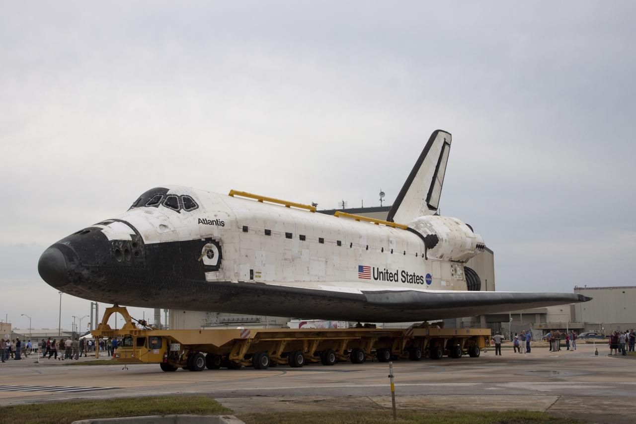 CAPE CANAVERAL, Fla. – Space shuttle Atlantis moves from Orbiter Processing Facility-2 to the Vehicle Assembly Building at NASA's Kennedy Space Center in Florida. Atlantis will be moved to the Kennedy Space Center Visitor Complex in November where it will be placed on public display. Photo credit: NASA/Jim Grossmann
