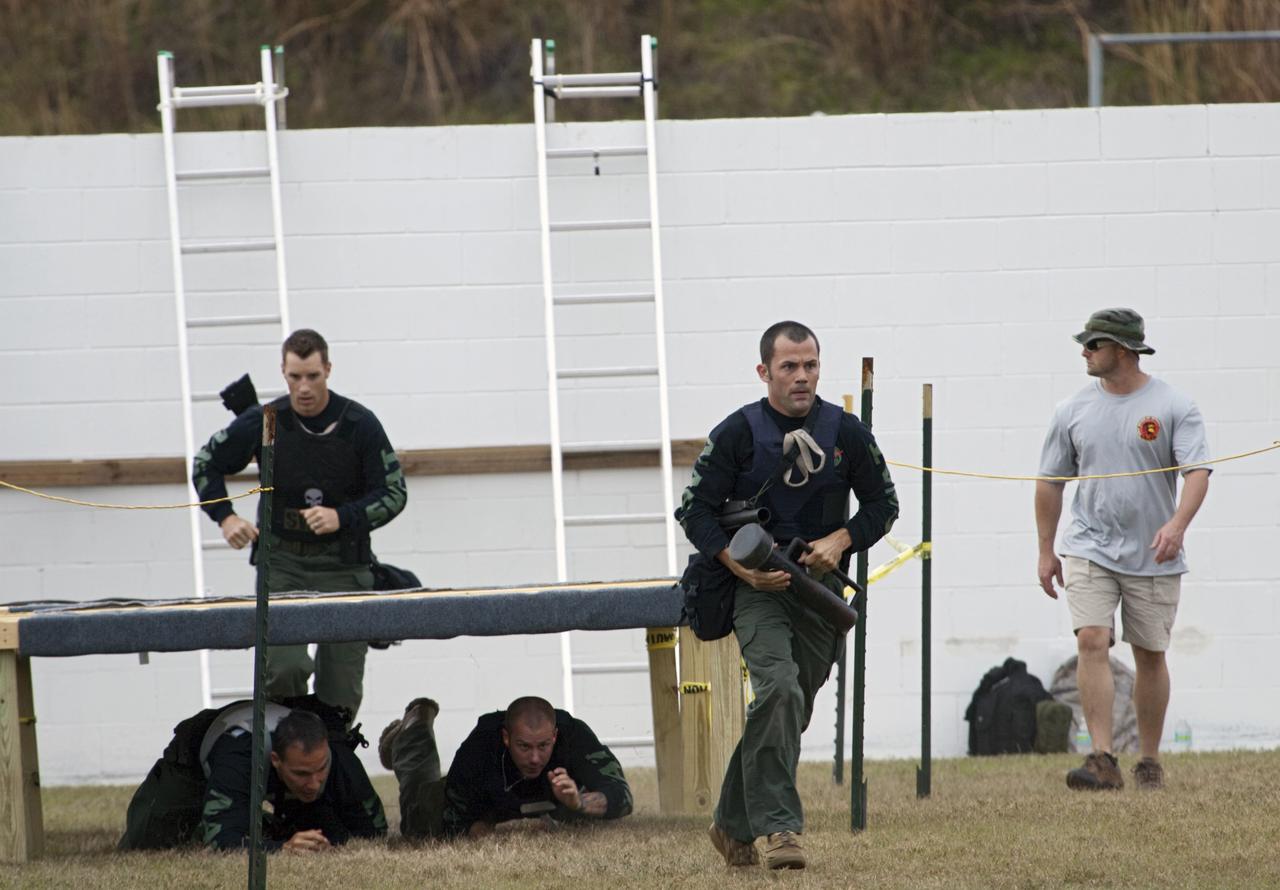 ORLANDO, Fla. – Jason Connors of the Emergency Response Team, or ERT, from NASA's Kennedy Space Center competes in the 30th Annual SWAT Round-Up International in Orlando, Florida.  The competition pits special operations squads from law enforcement agencies around the world in races against time through obstacle courses and shooting ranges. Photo credit: NASA/Jim Grossmann