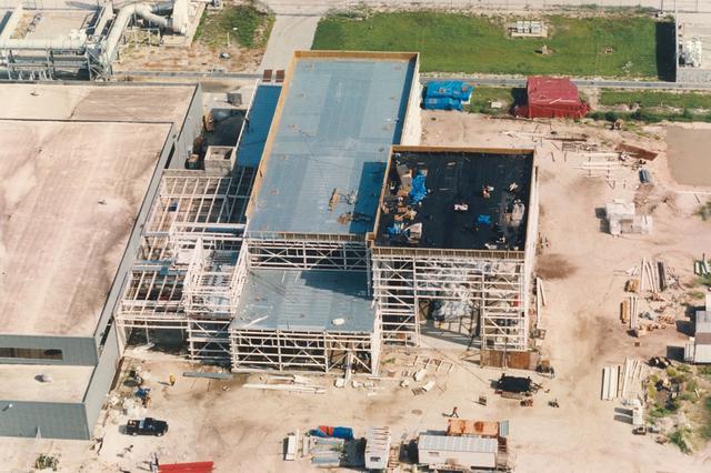 Aerial view of SSMEPF construction, August 11, 1997