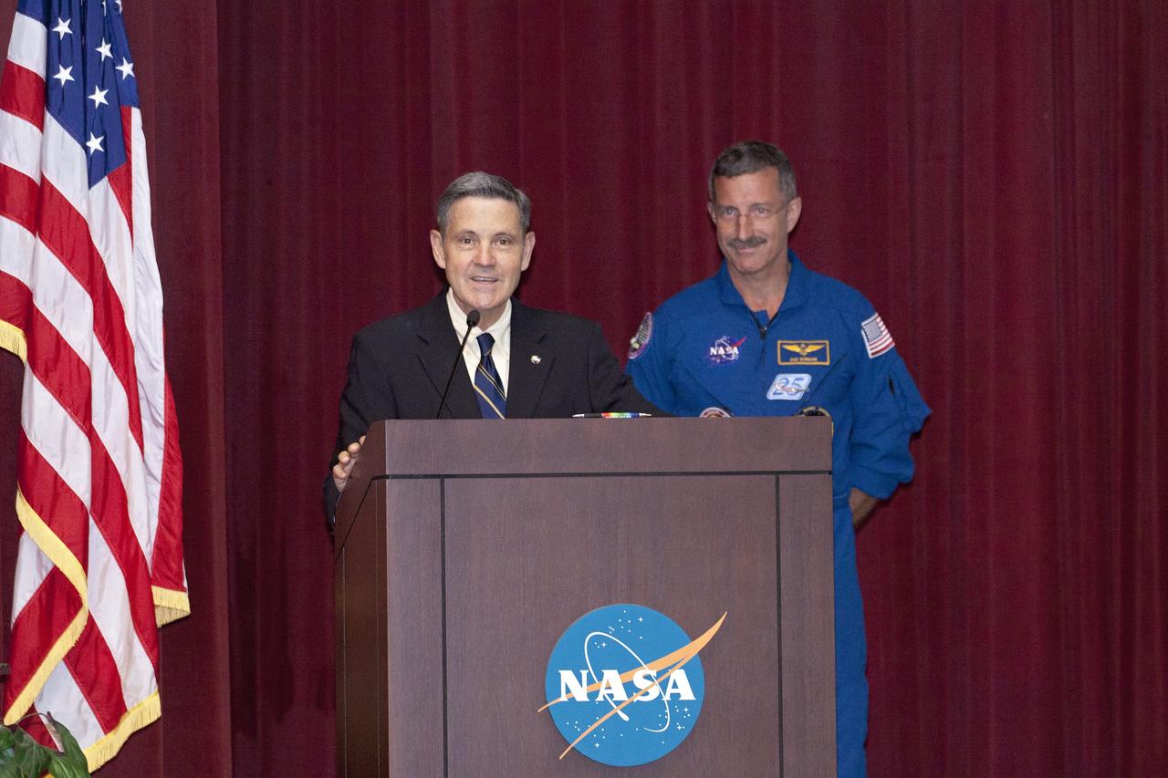 CAPE CANAVERAL, Fla. – Bob Cabana, director of NASA's Kennedy Space Center in Florida and a former space shuttle commander, left, introduces NASA astronaut Dan Burbank to speak to Kennedy employees about his experiences aboard the International Space Station.      Burbank spent 165 days aboard the station during expeditions 29 and 30. For more information on the space station, visit http://www.nasa.gov/mission_pages/station/expeditions/index.html  Photo credit: NASA/Kim Shiflett & Gianni Woods