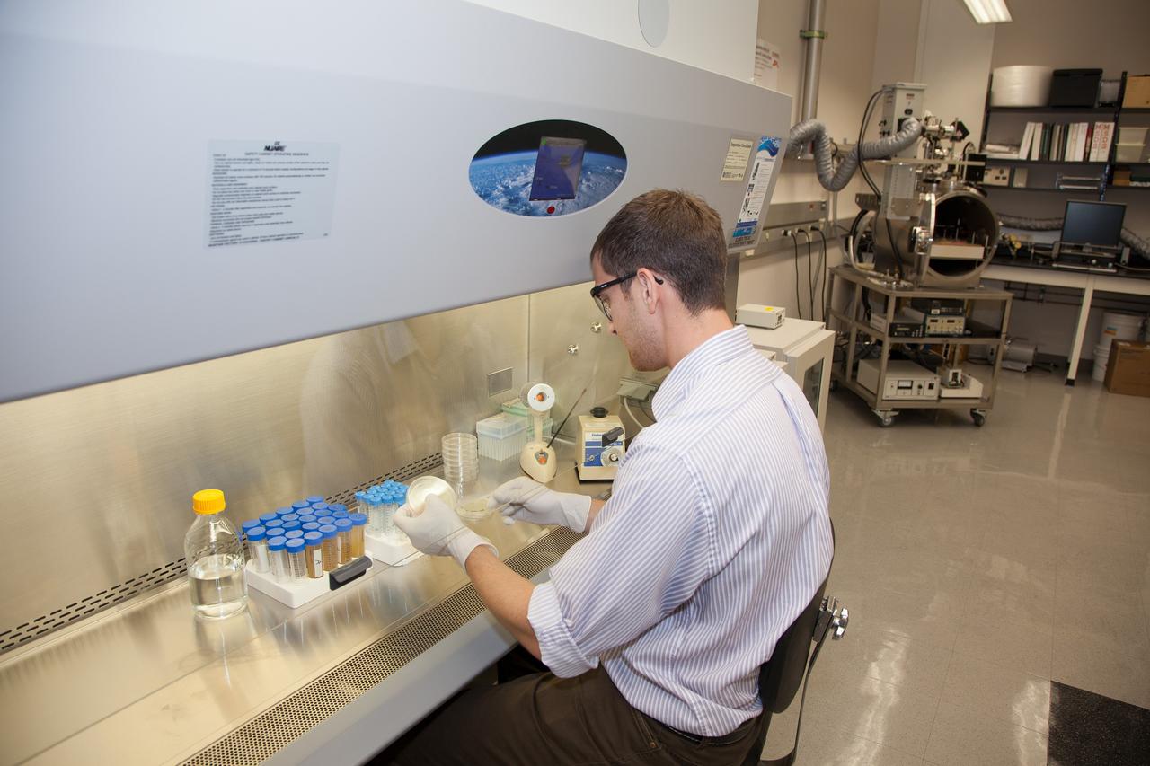 CAPE CANAVERAL, Fla. -- Inside the Space Life Sciences Laboratory near NASA’s Kennedy Space Center in Florida, Dr. David J. Smith, a microbiologist in the Surface Systems Office, prepares microbes that will be deployed for the Microorganisms in the Stratosphere, or MIST, mission. High altitudes exert a unique combination of stresses on microbes, outside the range of conditions normally encountered on the Earth's surface. Results from MIST may improve our understanding of the physical limits and habitable environments for life.    The MIST mission will fly a small biological payload aboard a blimp in July to measure the microbial survival and cellular responses to exposure in the upper atmosphere. Later in the year, the MIST mission will deploy samples at even higher altitudes in the stratosphere using scientific balloons. Photo credit: NASA/Daniel Casper