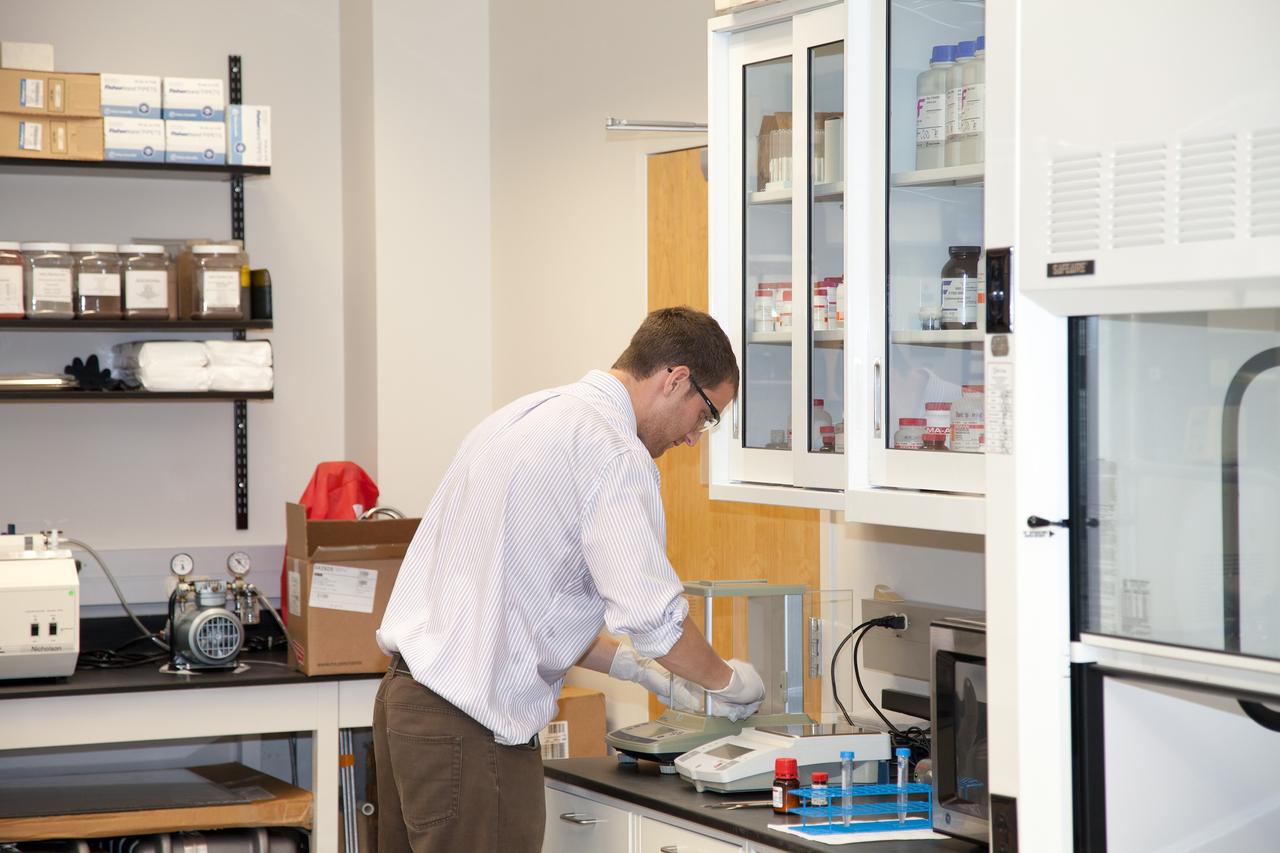 CAPE CANAVERAL, Fla. -- Inside the Space Life Sciences Laboratory near NASA’s Kennedy Space Center in Florida, Dr. David J. Smith, a microbiologist in the Surface Systems Office, prepares microbes that will be deployed for the Microorganisms in the Stratosphere, or MIST, mission. High altitudes exert a unique combination of stresses on microbes, outside the range of conditions normally encountered on the Earth's surface. Results from MIST may improve our understanding of the physical limits and habitable environments for life.     The MIST mission will fly a small biological payload aboard a blimp in July to measure microbial survival and cellular responses to exposure in the upper atmoshere. Later in the year, the MIST mission will deploy samples at even higher altitudes in the stratosphere using scientific balloons. Photo credit: NASA/Daniel Casper